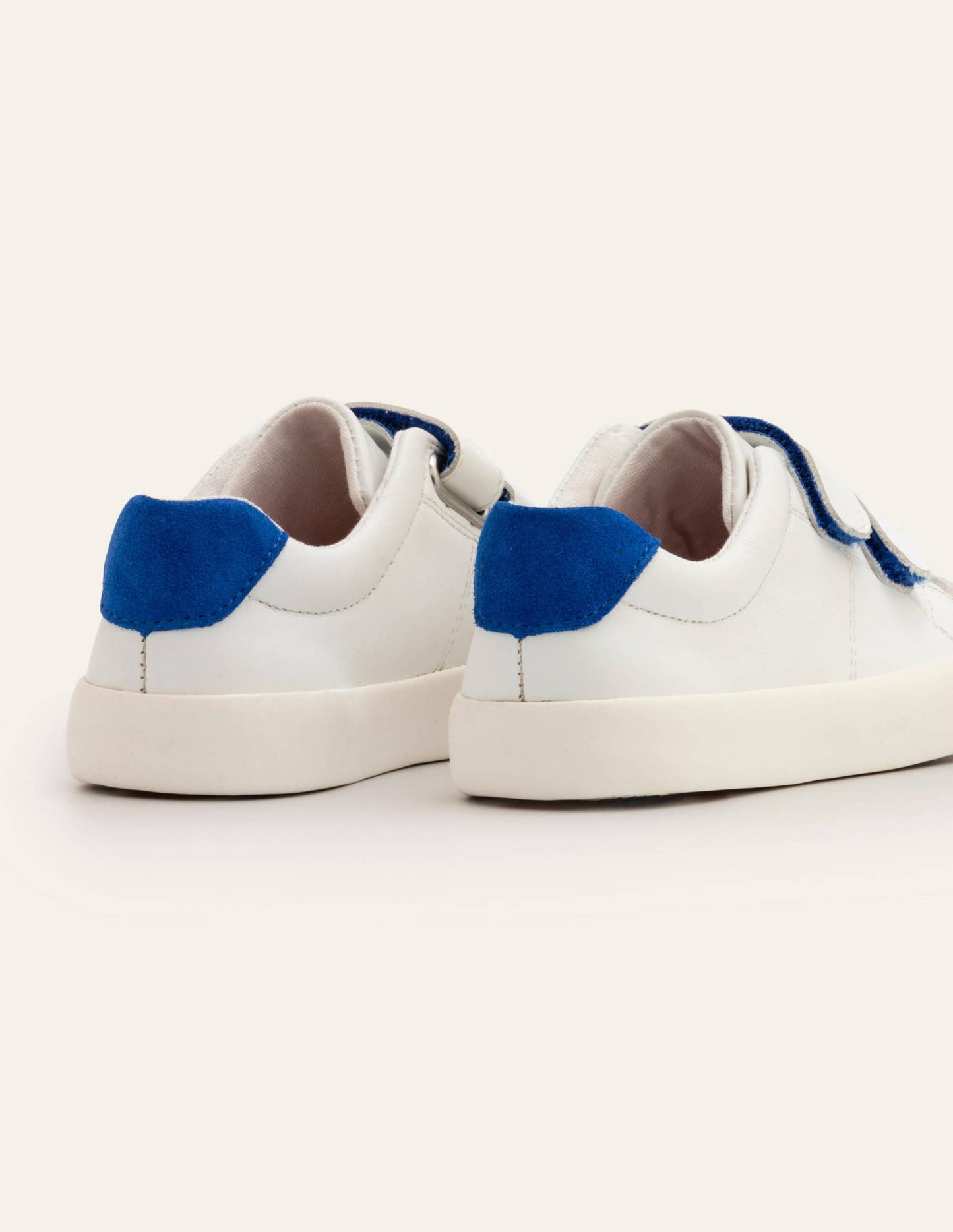 Niedrige Sneaker aus Leder-Weiß