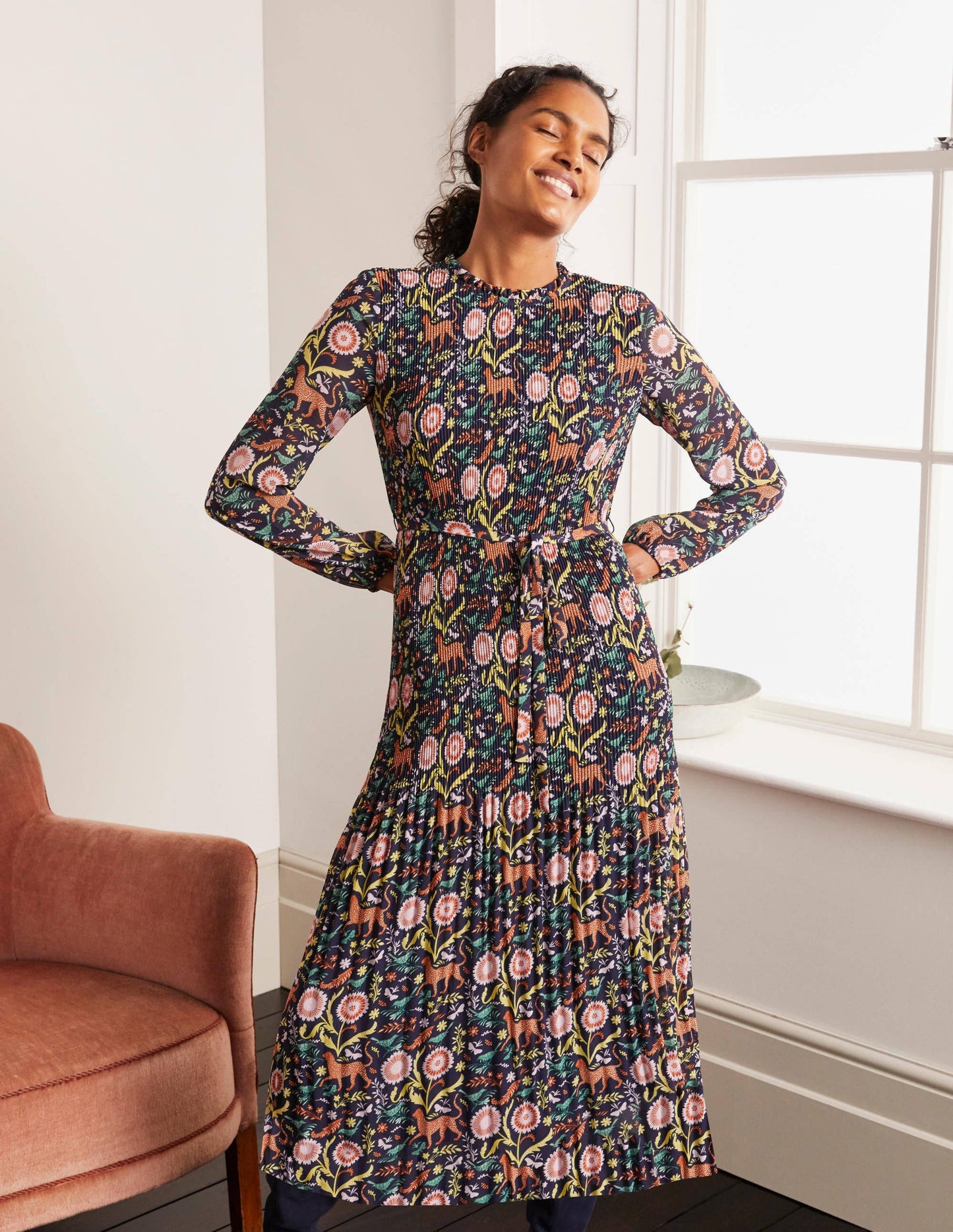 Nell Plissiertes Kleid-Navy/Bunt, Magischer Garten