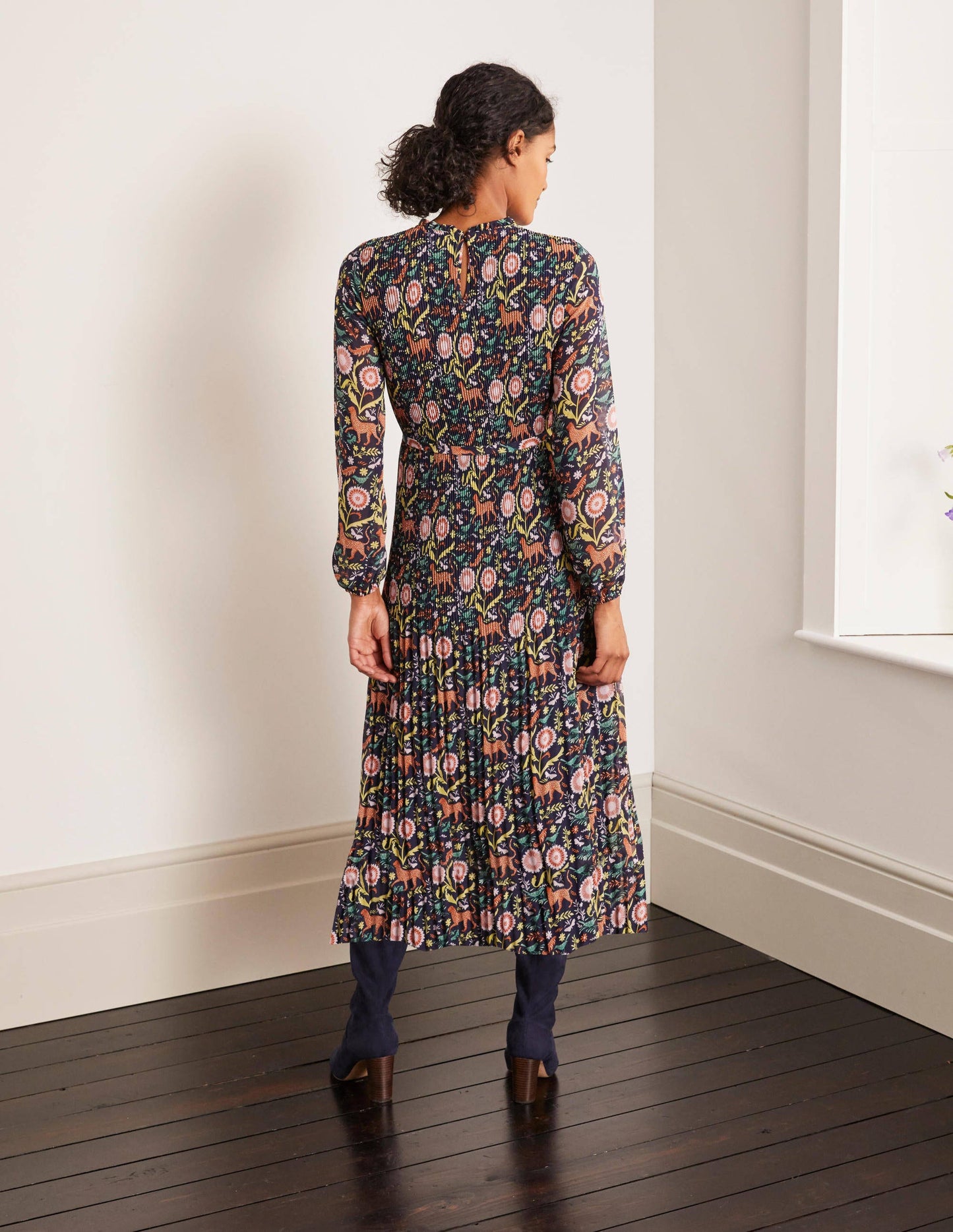 Nell Plissiertes Kleid-Navy/Bunt, Magischer Garten