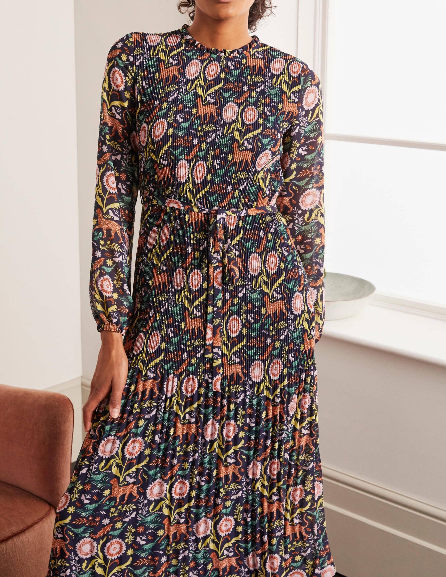 Nell Plissiertes Kleid-Navy/Bunt, Magischer Garten