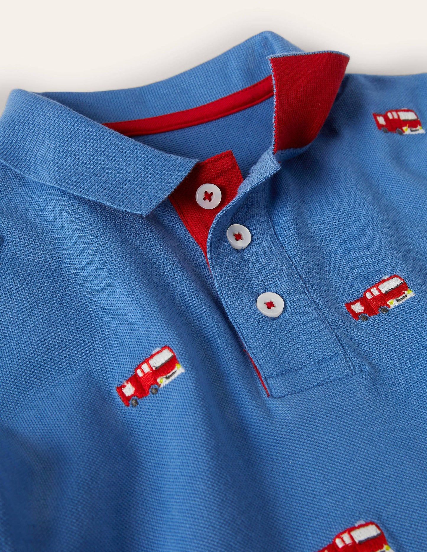 Piqué-Poloshirt-Elisabethanisches Blau, Feuerwehrautos