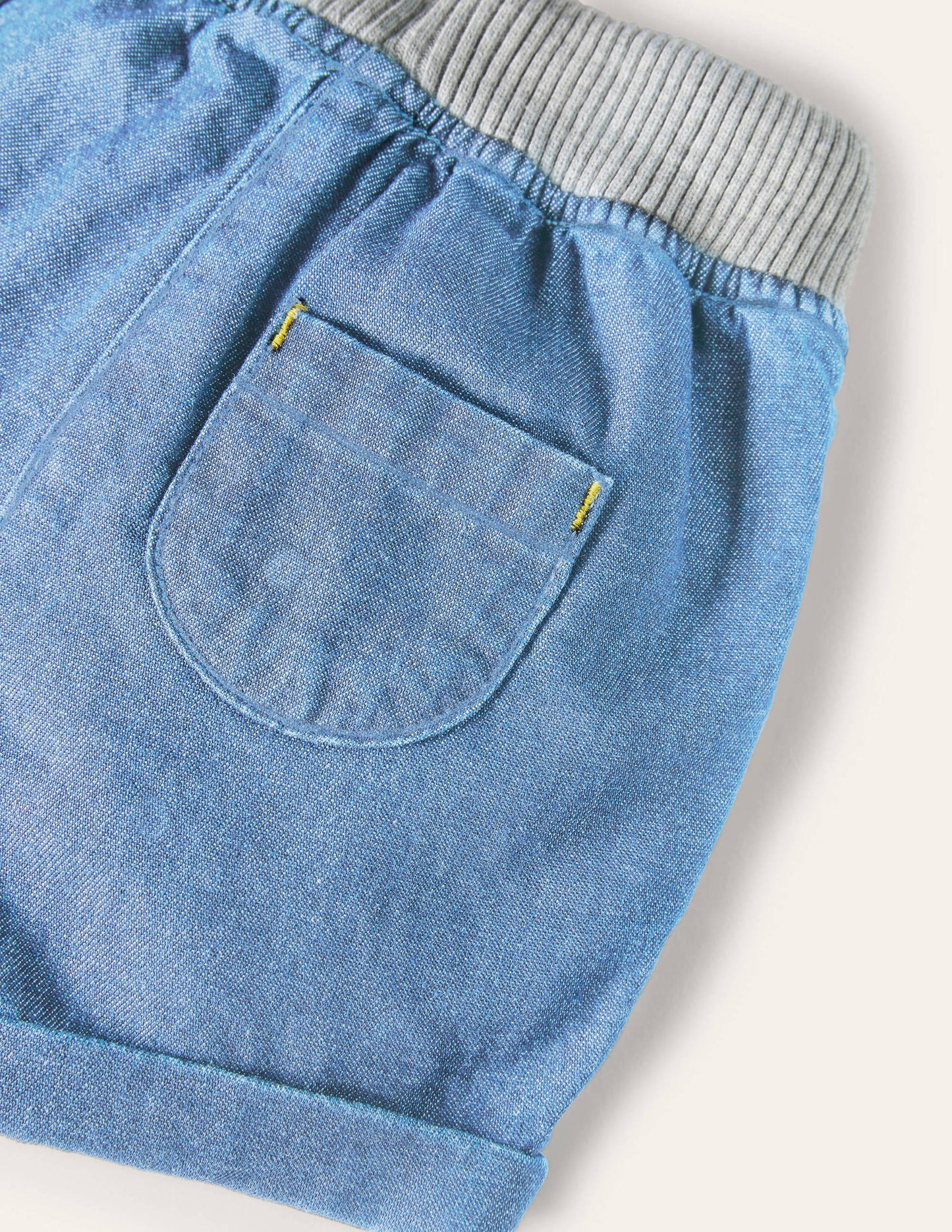Webshorts mit Rippbund-Mittlerer Faux-Uni