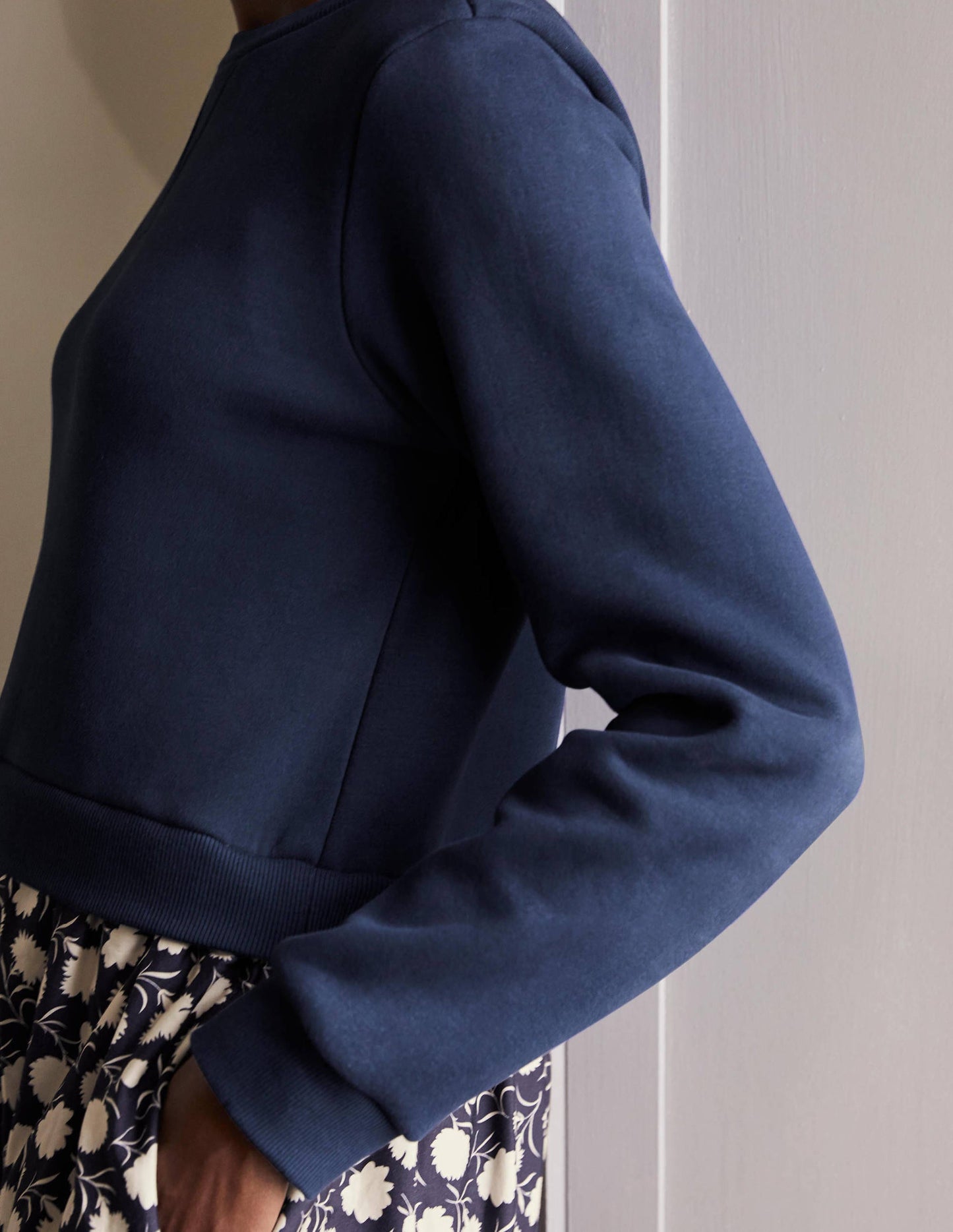 Stufenkleid aus einer Webmischung-Französisches Navy, Blätter und Blüten