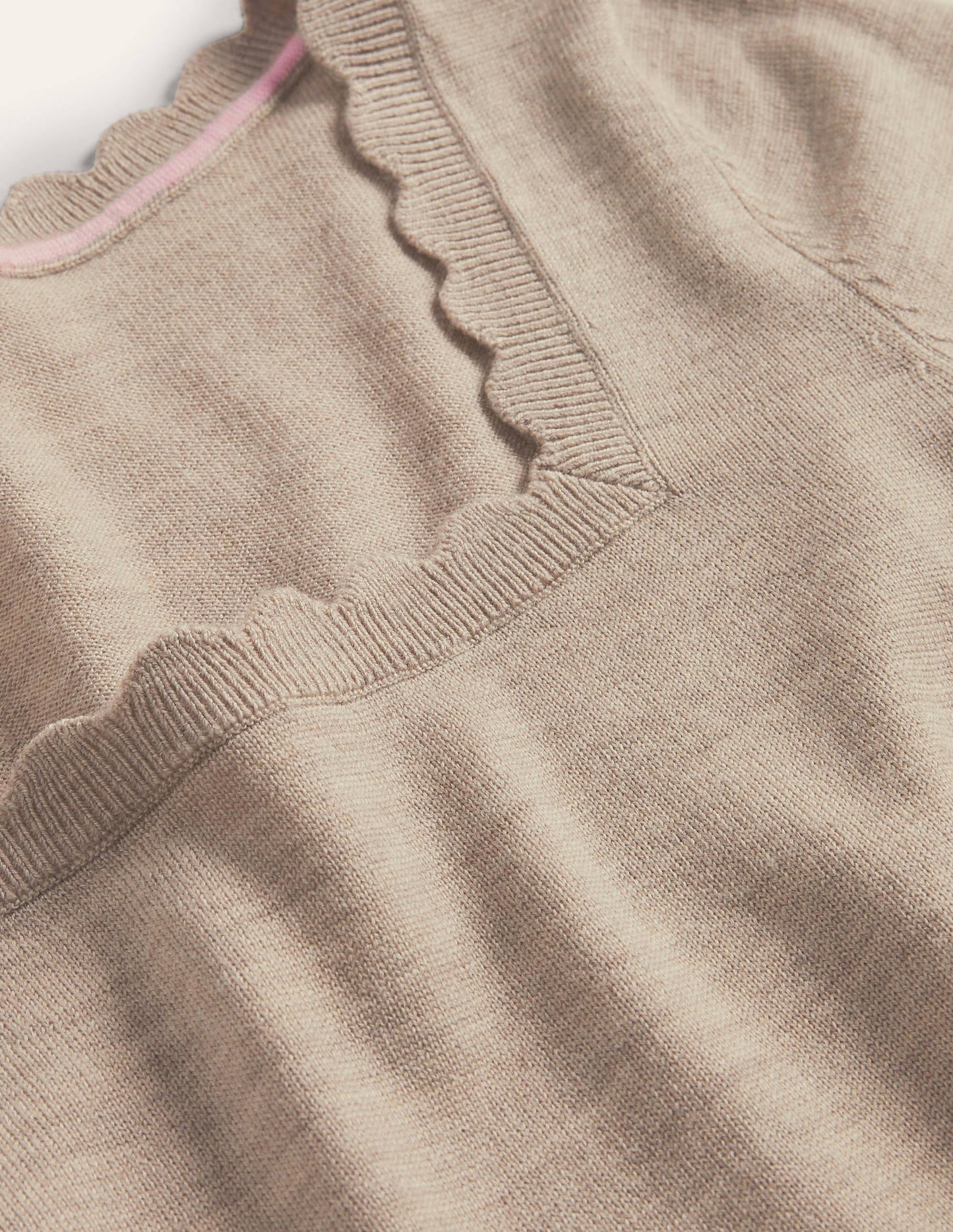 Strickoberteil aus Merinowolle mit Muschelausschnitt-Nerzbraun Melange