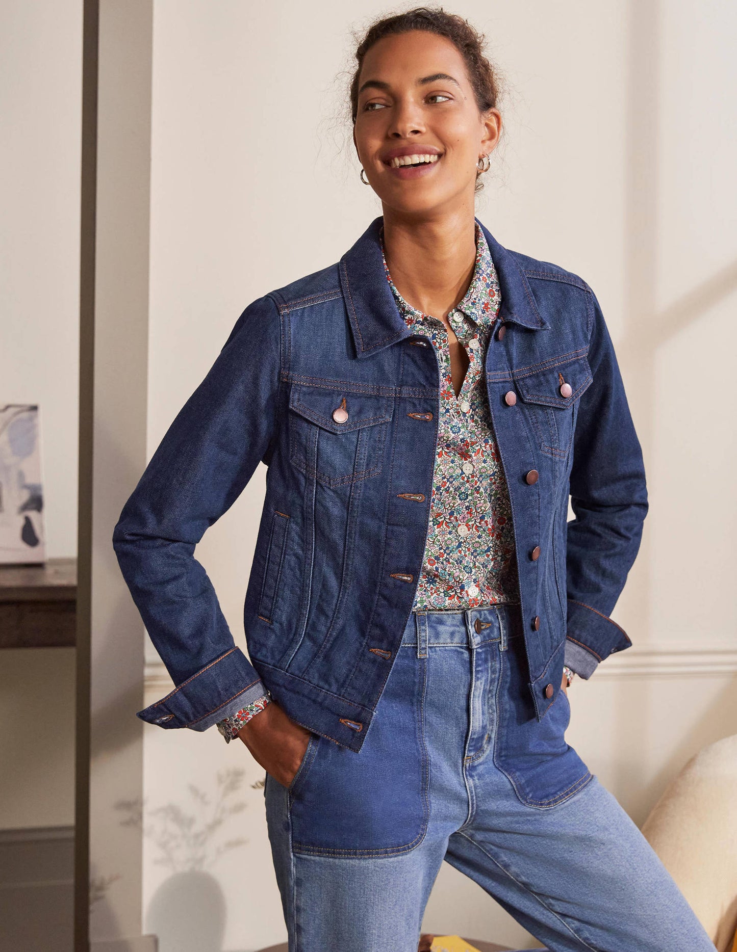 Authentische Denim-Jacke-Indigoblau