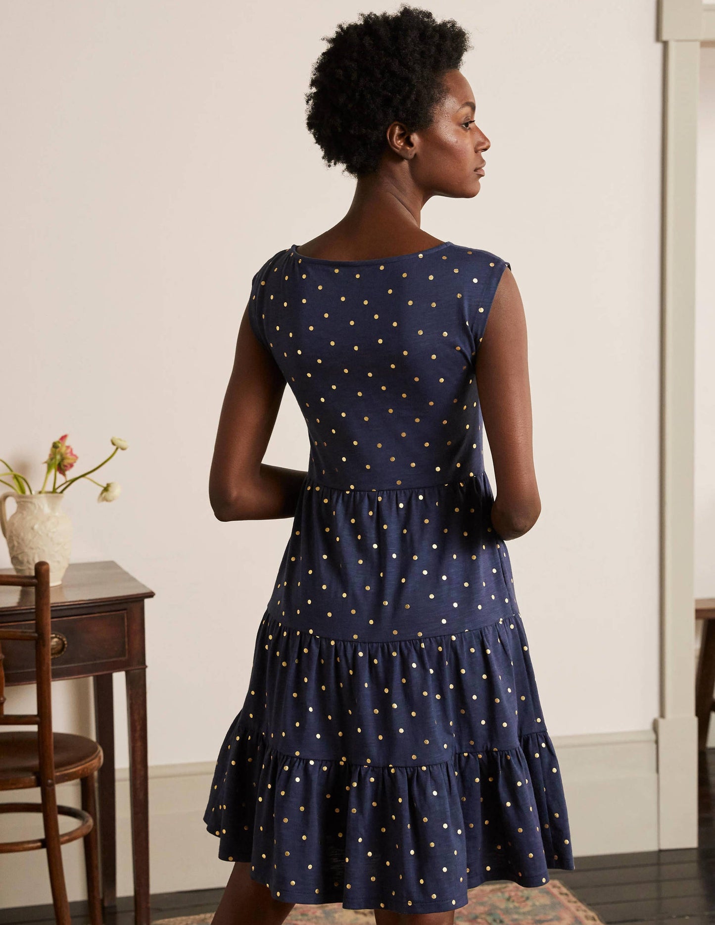 Romaine Stufenkleid aus Jersey-Navy/Gold, Polka-Tupfen