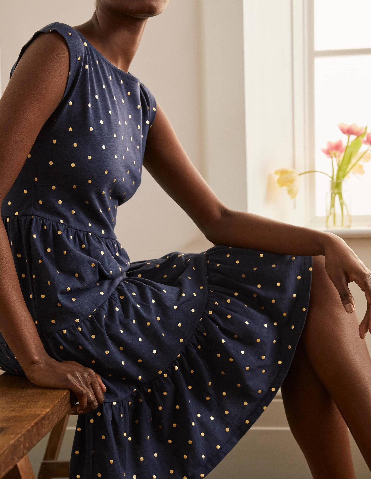 Romaine Stufenkleid aus Jersey-Navy/Gold, Polka-Tupfen