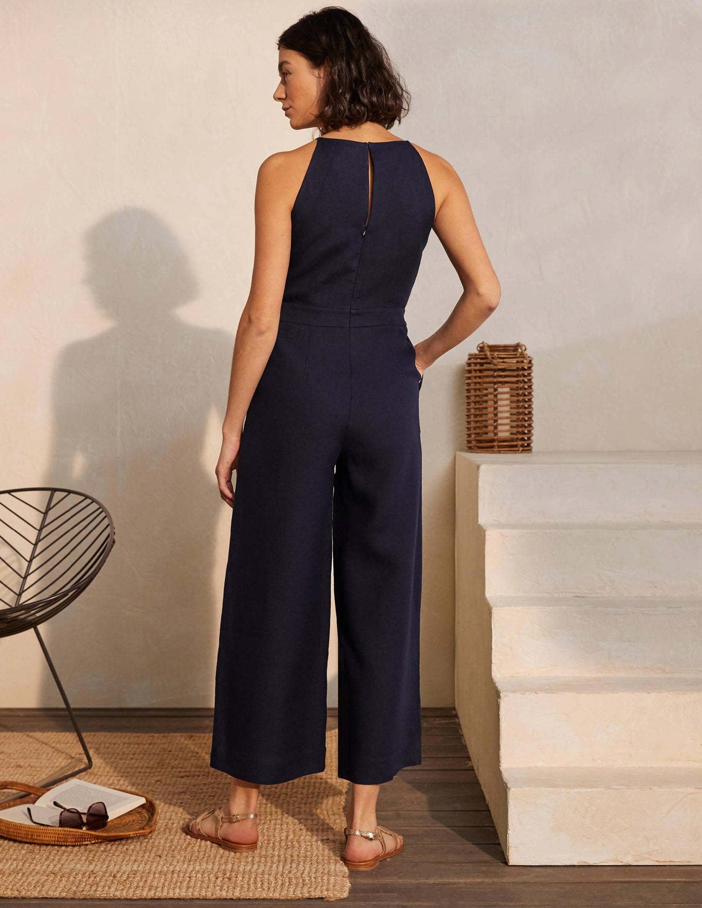 Neckholder-Jumpsuit aus Leinen-Marineblau