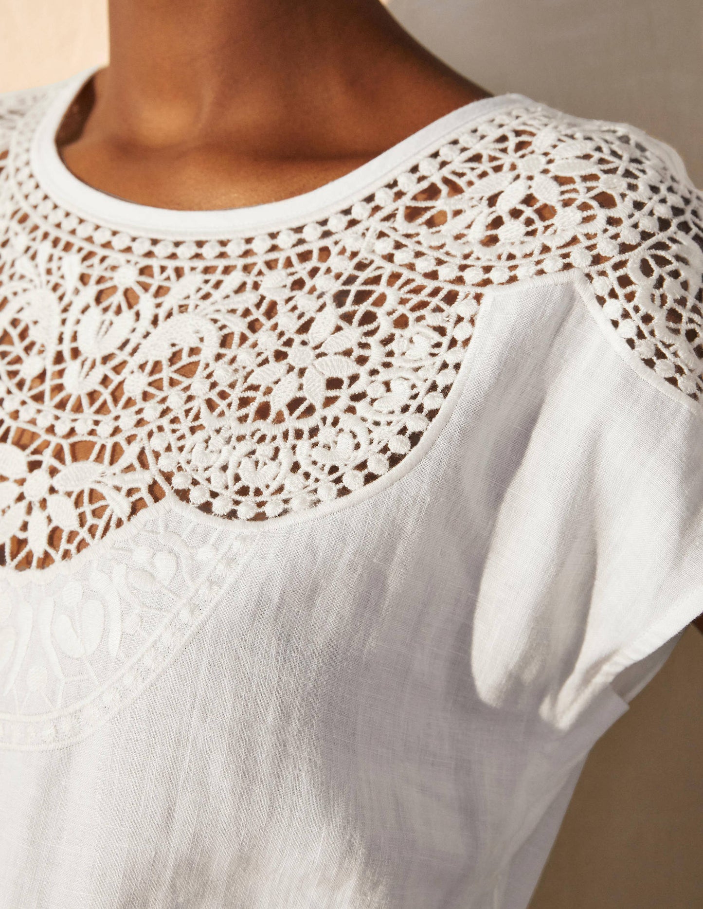 Fleur Leinenkleid mit Stickerei-Weiß