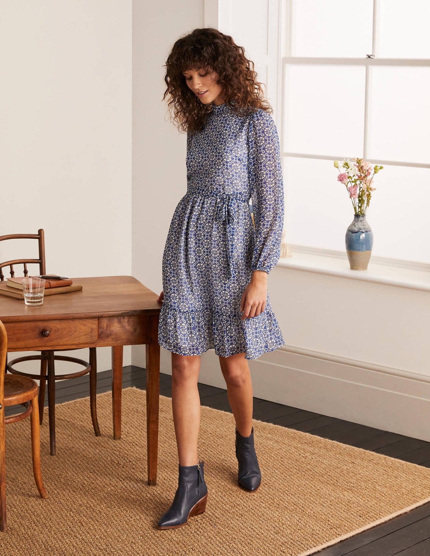 Lottie Kleid mit Gürtel-Gipfelblau, Kompassknoten