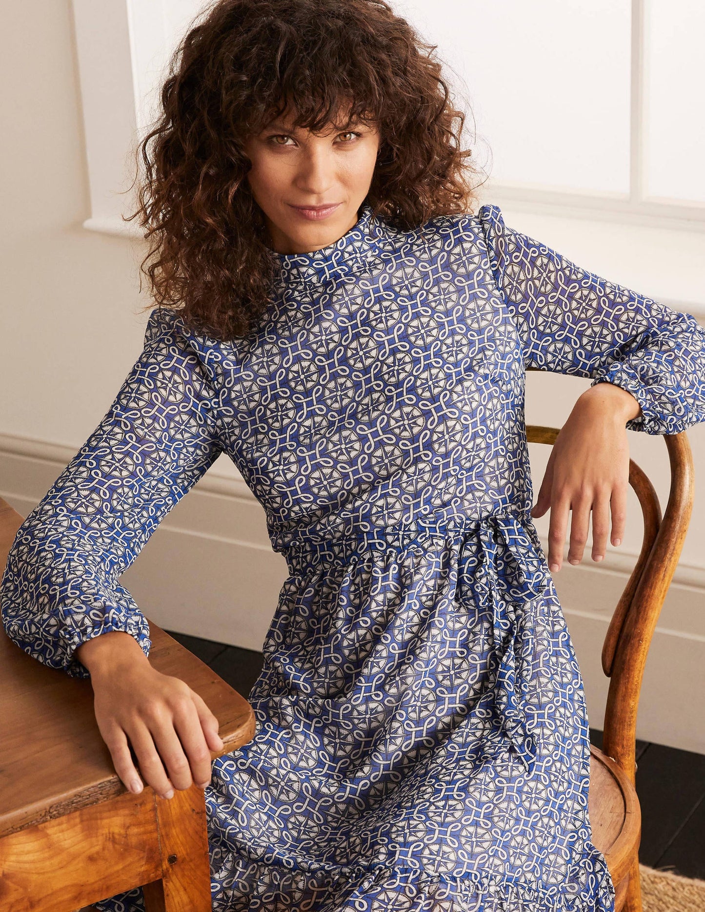 Lottie Kleid mit Gürtel-Gipfelblau, Kompassknoten