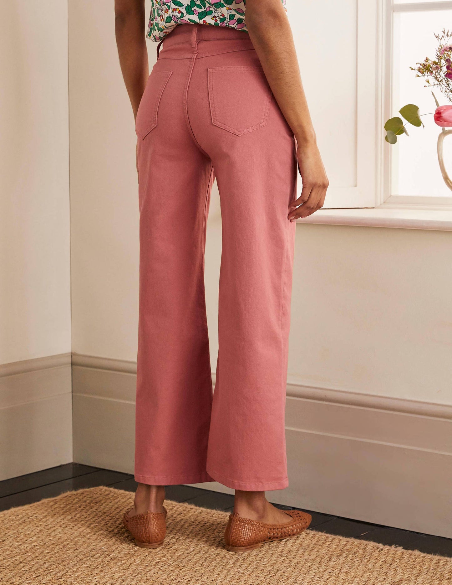 Jeans mit weitem Bein und Hornoptik-Knöpfen-Staubrot