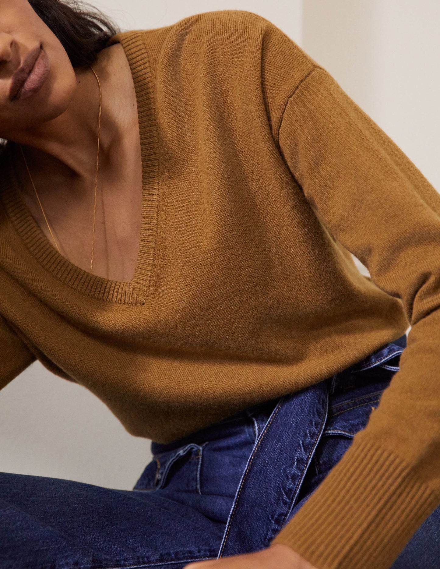 Lässiger Kaschmirpullover mit V-Ausschnitt-Rauchiges Topasblau