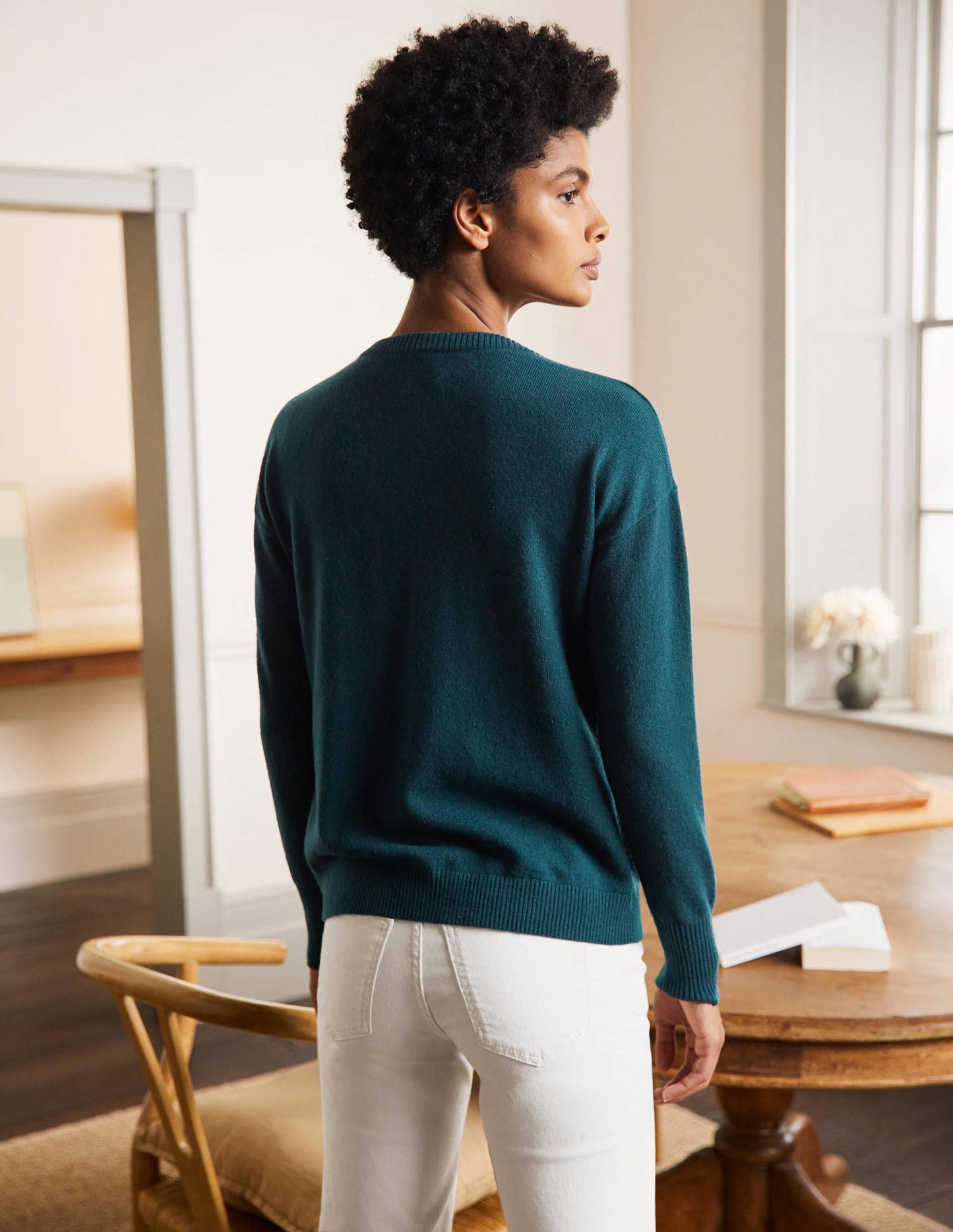 Lässiger Kaschmirpullover mit V-Ausschnitt-Jadegrün
