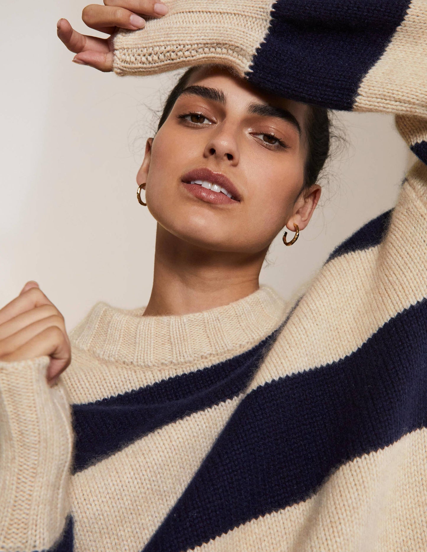 Grobstrickpullover aus Kaschmir-Saphirblau, Gestreift