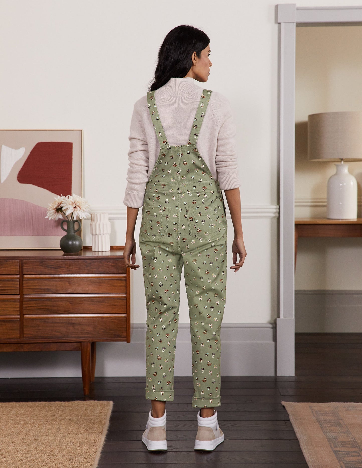 Girlfriend-Latzhose-Blasses Khaki, Filigranes Blumenmuster