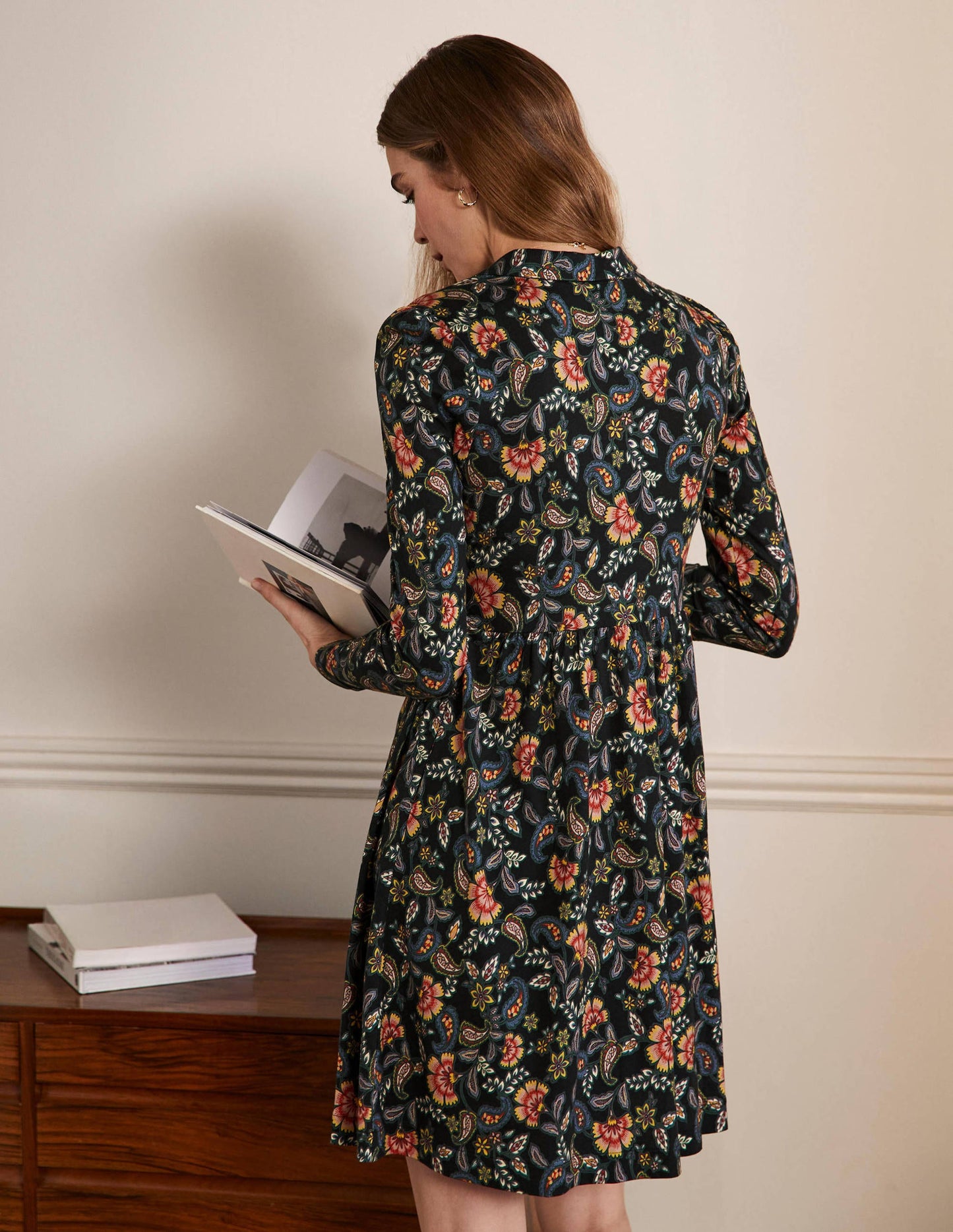 Alma Hemdblusenkleid aus Jersey-Schwarz, Exotisches Blumenmuster