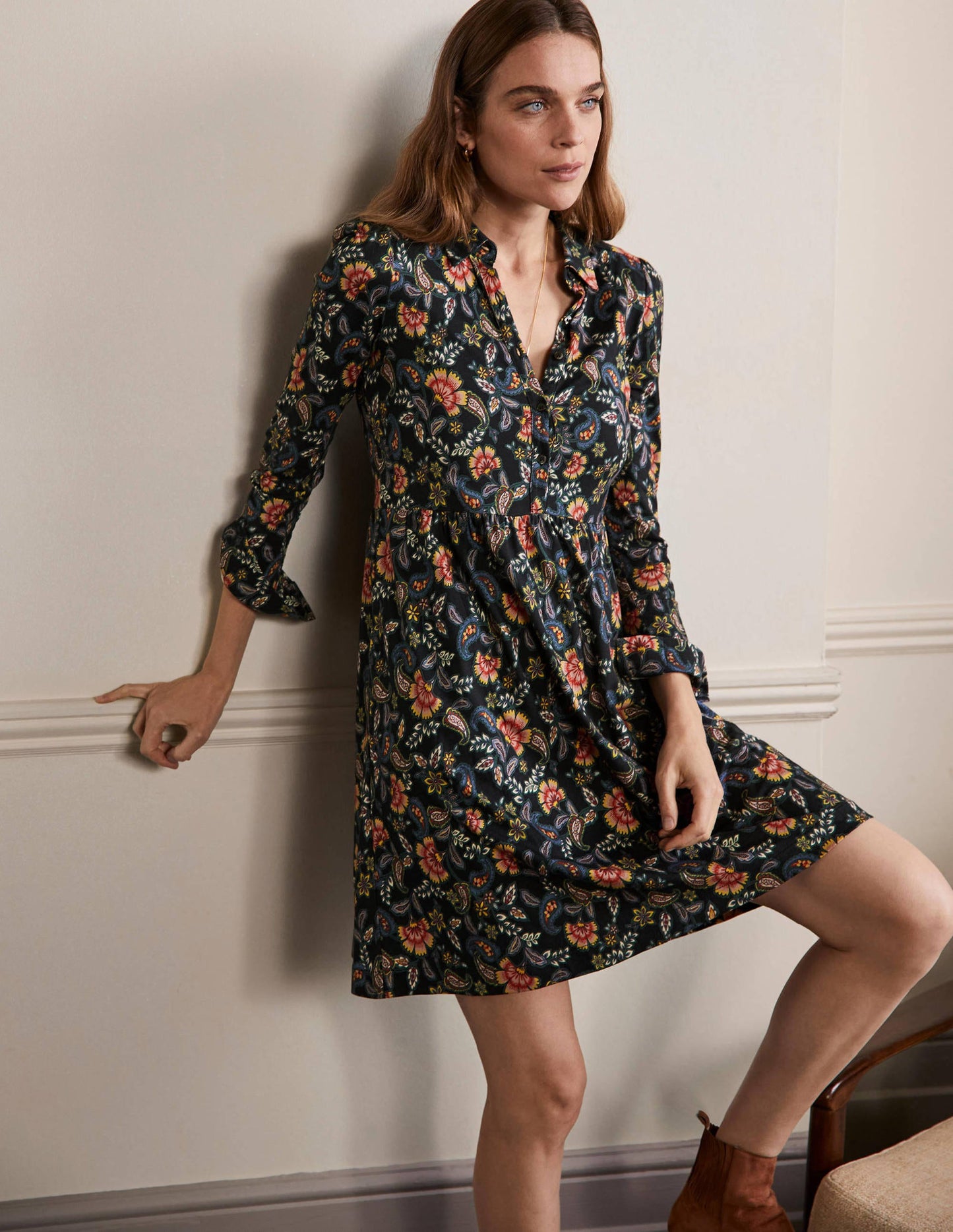 Alma Hemdblusenkleid aus Jersey-Schwarz, Exotisches Blumenmuster