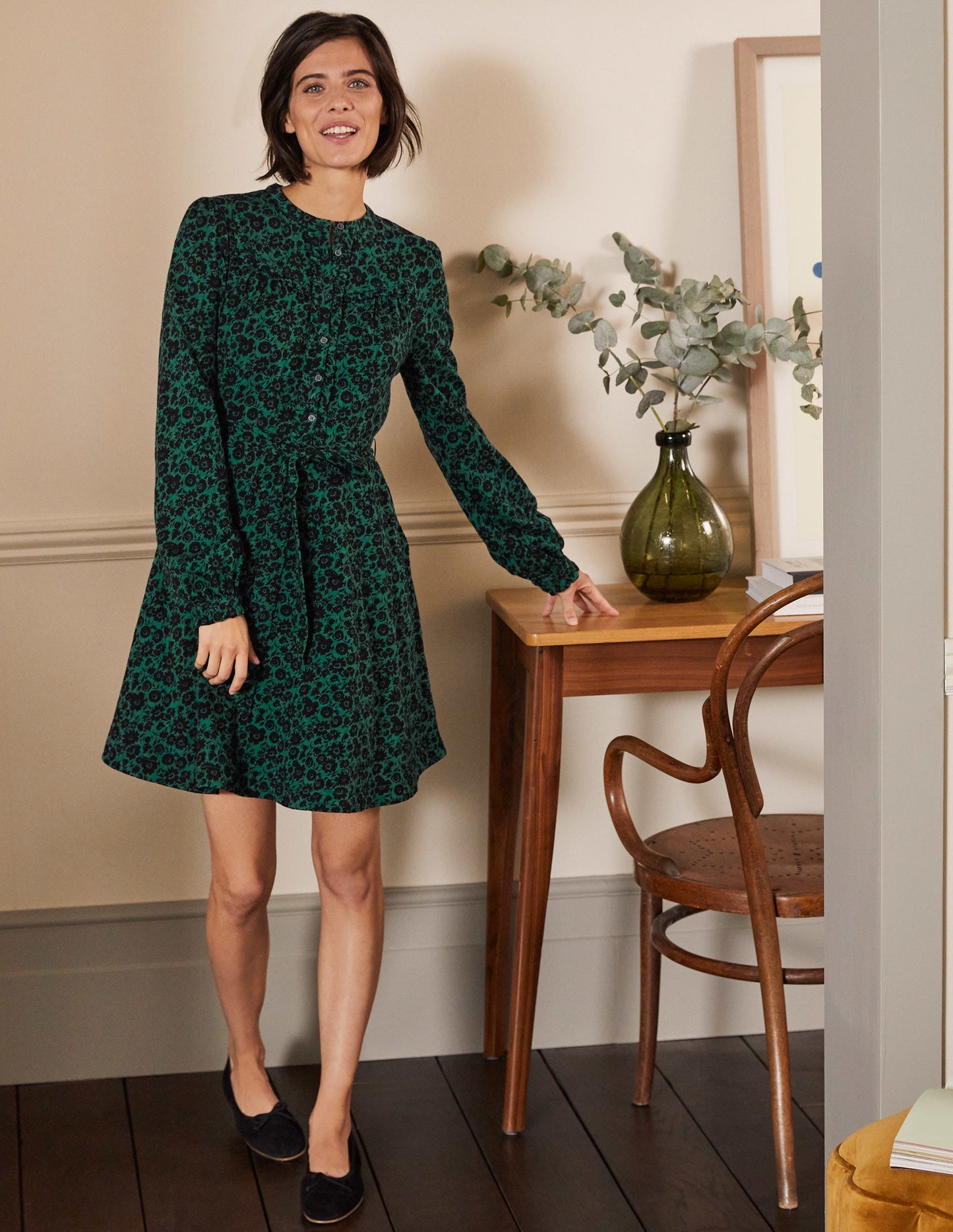 Minikleid mit Knopfleiste und Rüschen-Waldgrün, Elegante Blüten