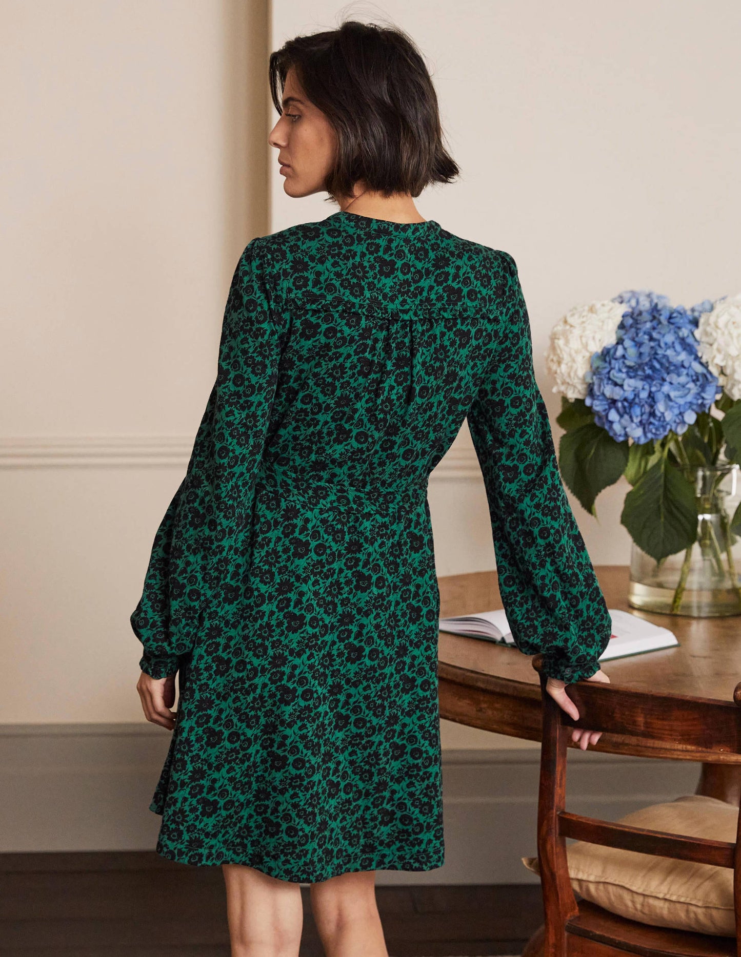 Minikleid mit Knopfleiste und Rüschen-Waldgrün, Elegante Blüten