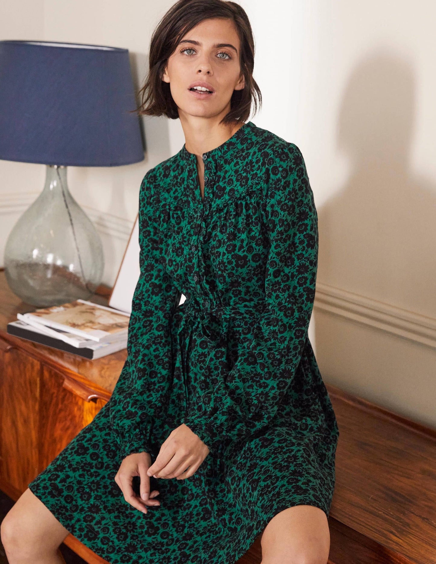 Minikleid mit Knopfleiste und Rüschen-Waldgrün, Elegante Blüten