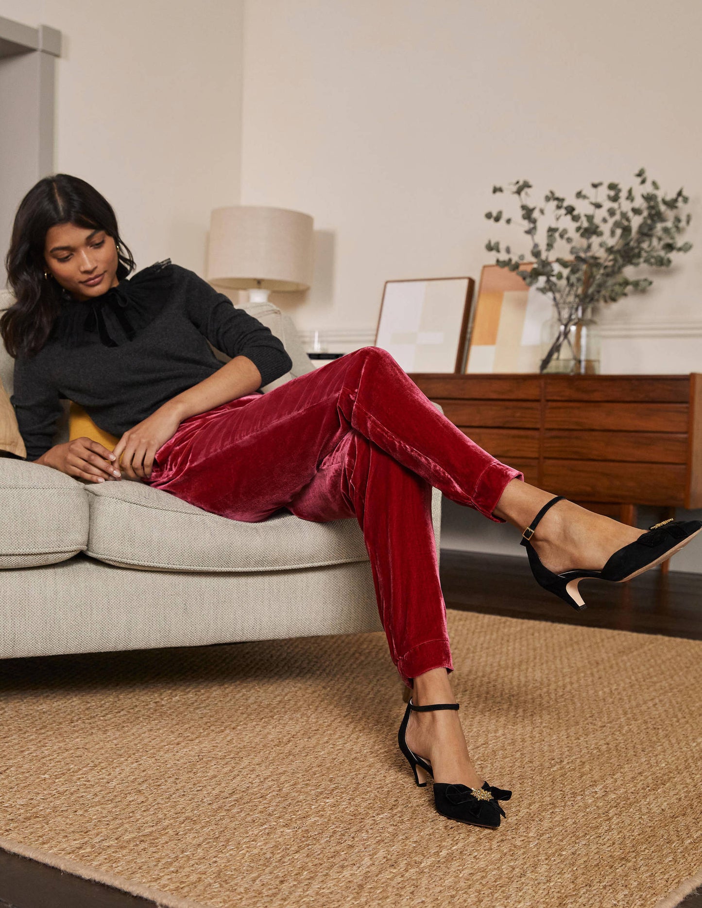 Samthose mit Bündchen-Bommel