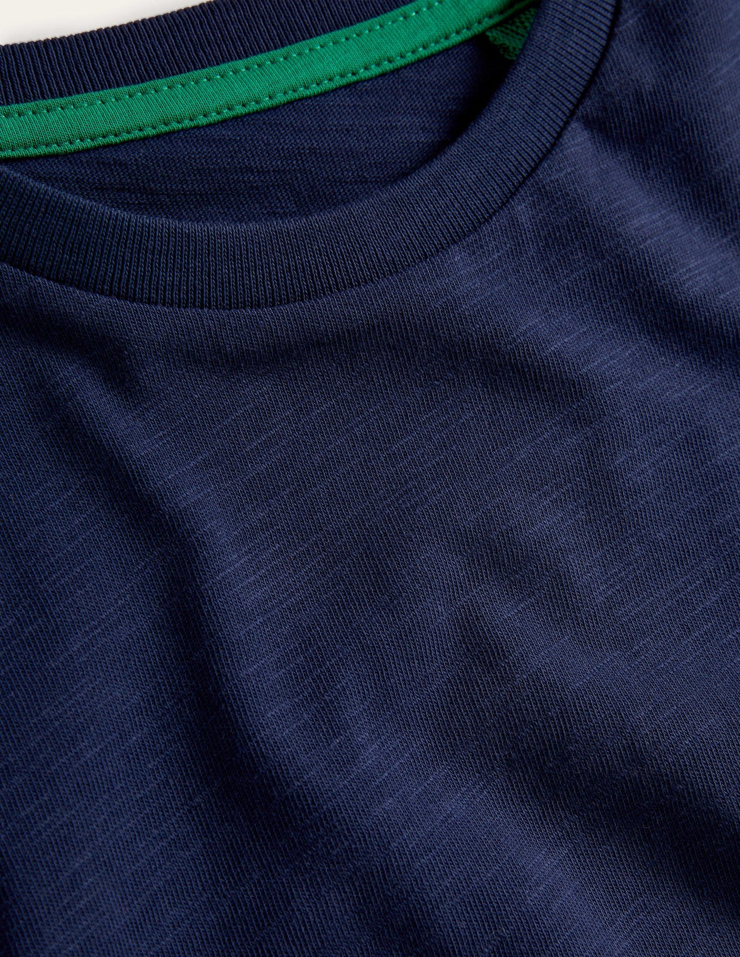 Vorgewaschenes T-Shirt aus Flammgarn-Marineblau