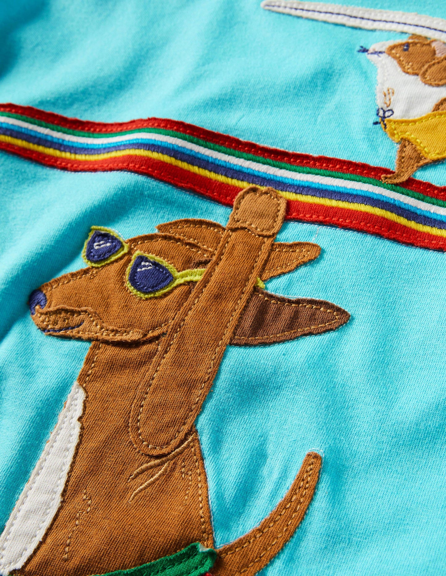 Strand-T-Shirt mit Applikation-Türkis, Surfender Hund