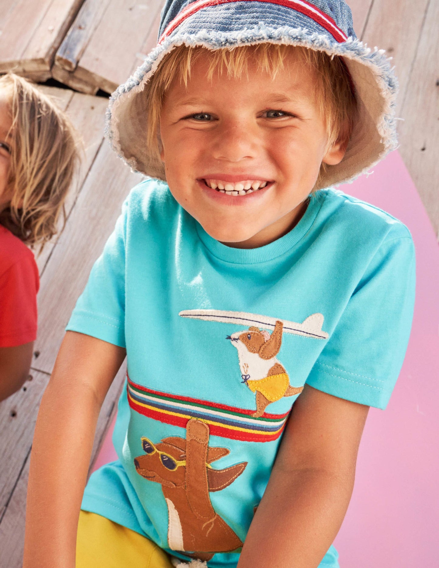Strand-T-Shirt mit Applikation-Türkis, Surfender Hund