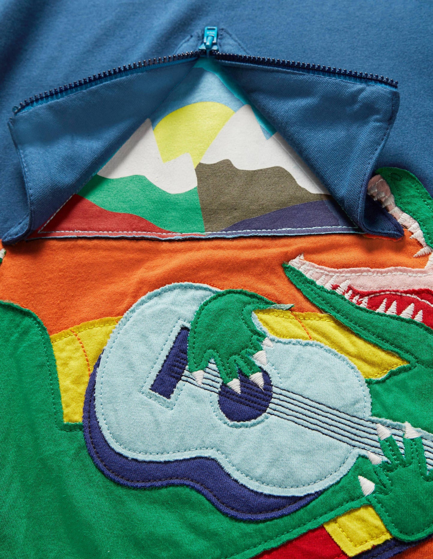 T-Shirt mit Abenteuermotiv und Reißverschluss-Wasserblau, Campendes Krokodil