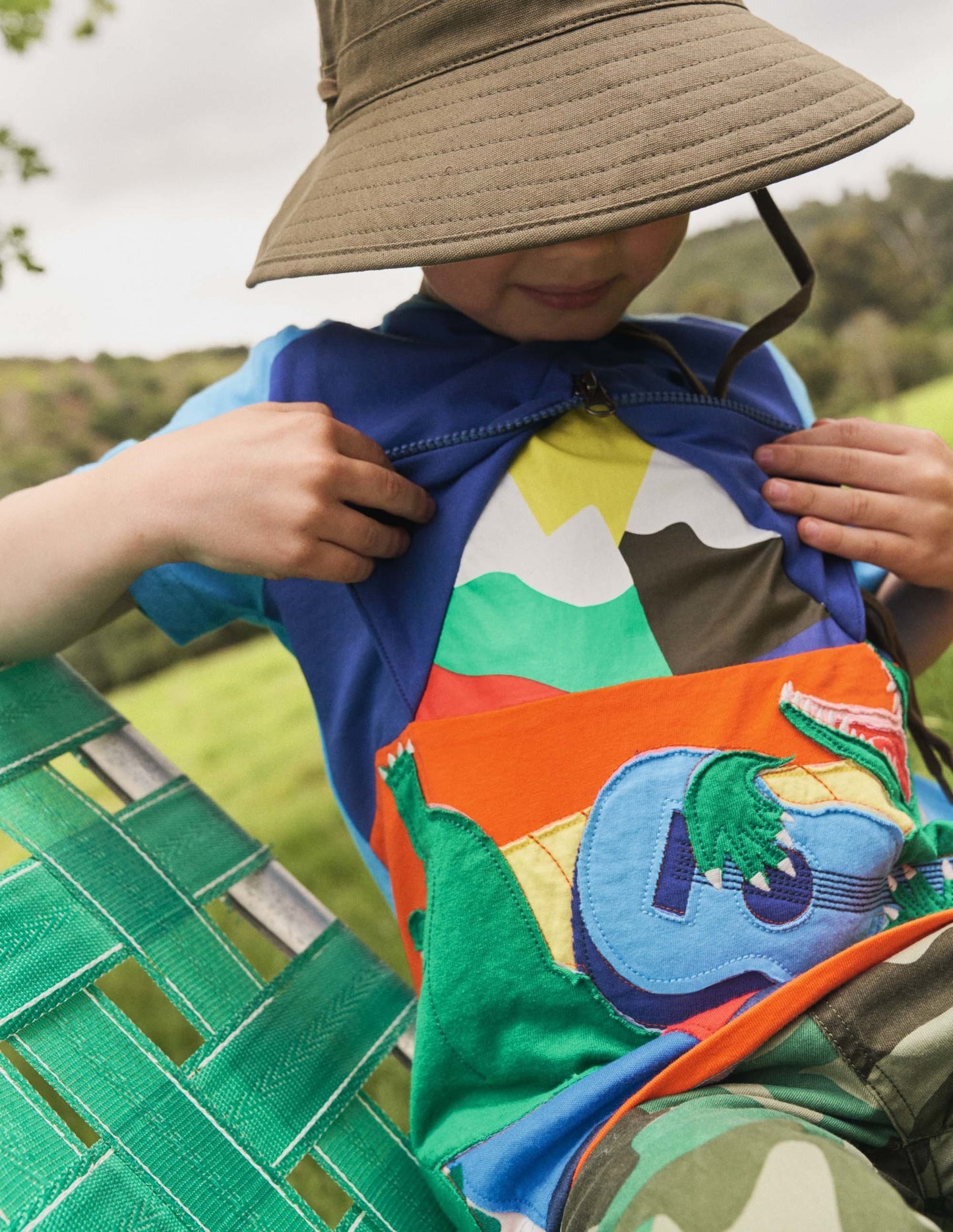 T-Shirt mit Abenteuermotiv und Reißverschluss-Wasserblau, Campendes Krokodil