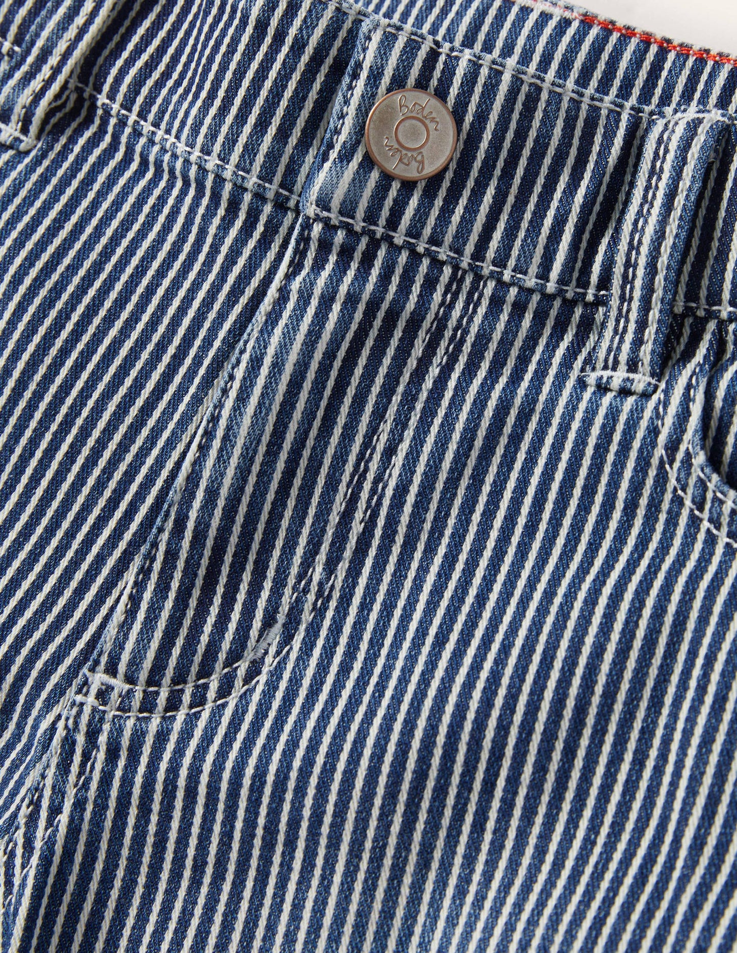 Denimshorts mit Adventure-Flex-Indigoblau, Feine Streifen