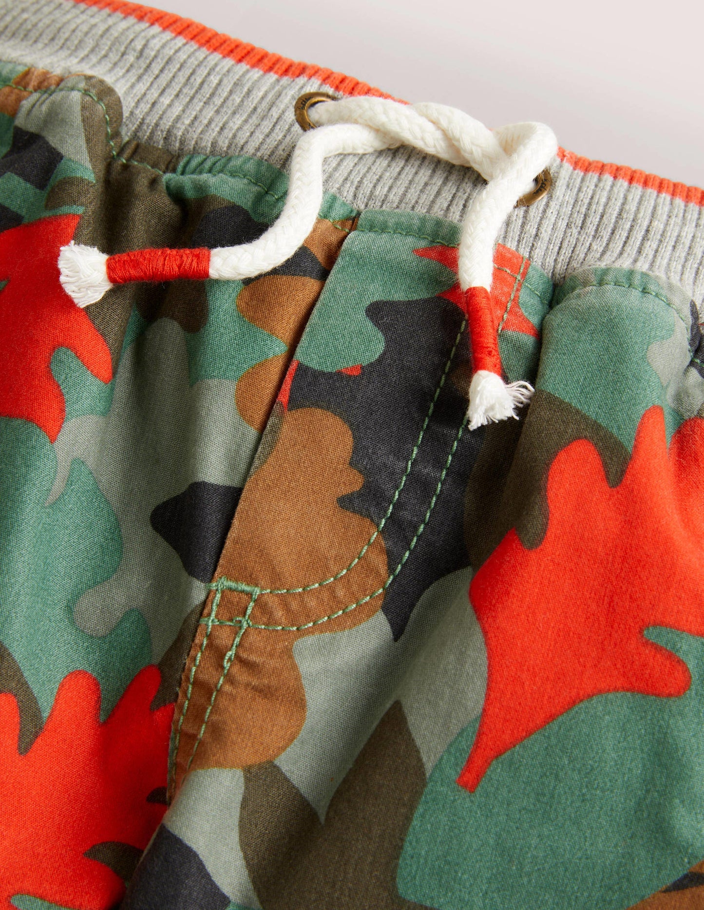 Cargohose mit kuscheligem Futter-Rosmaringrün, Herbstlaub-Camouflage
