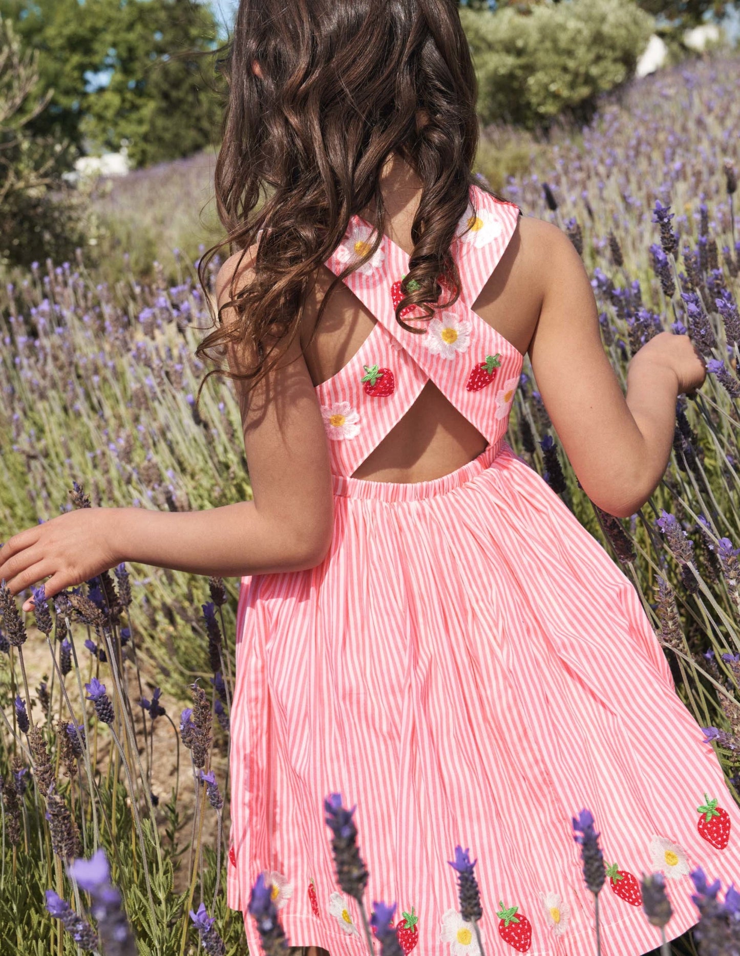 Kleid mit überkreuzten Rückenträgern-Hellrosa/Naturweiß