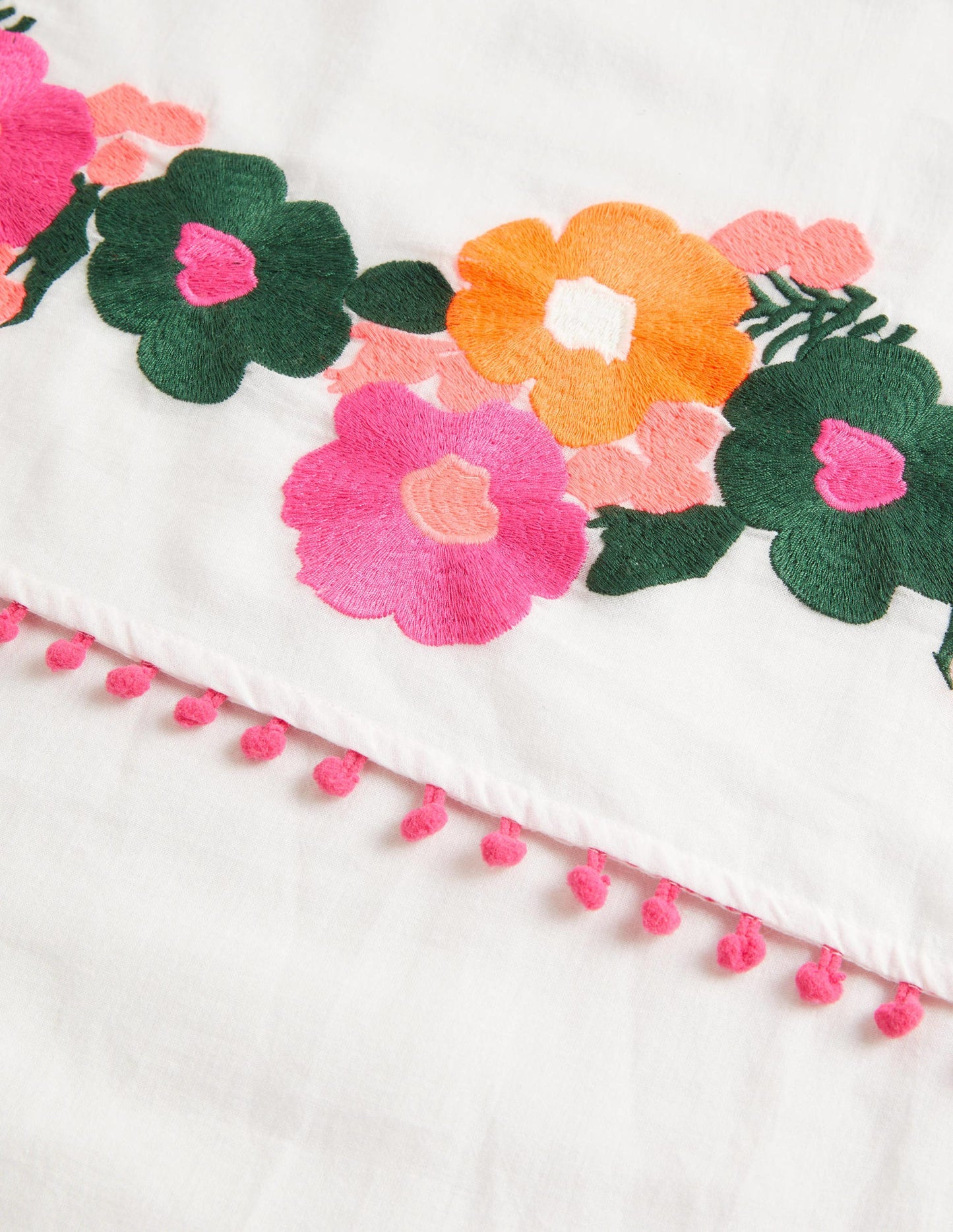 Bestickter Schal mit Bommeln-Weiß