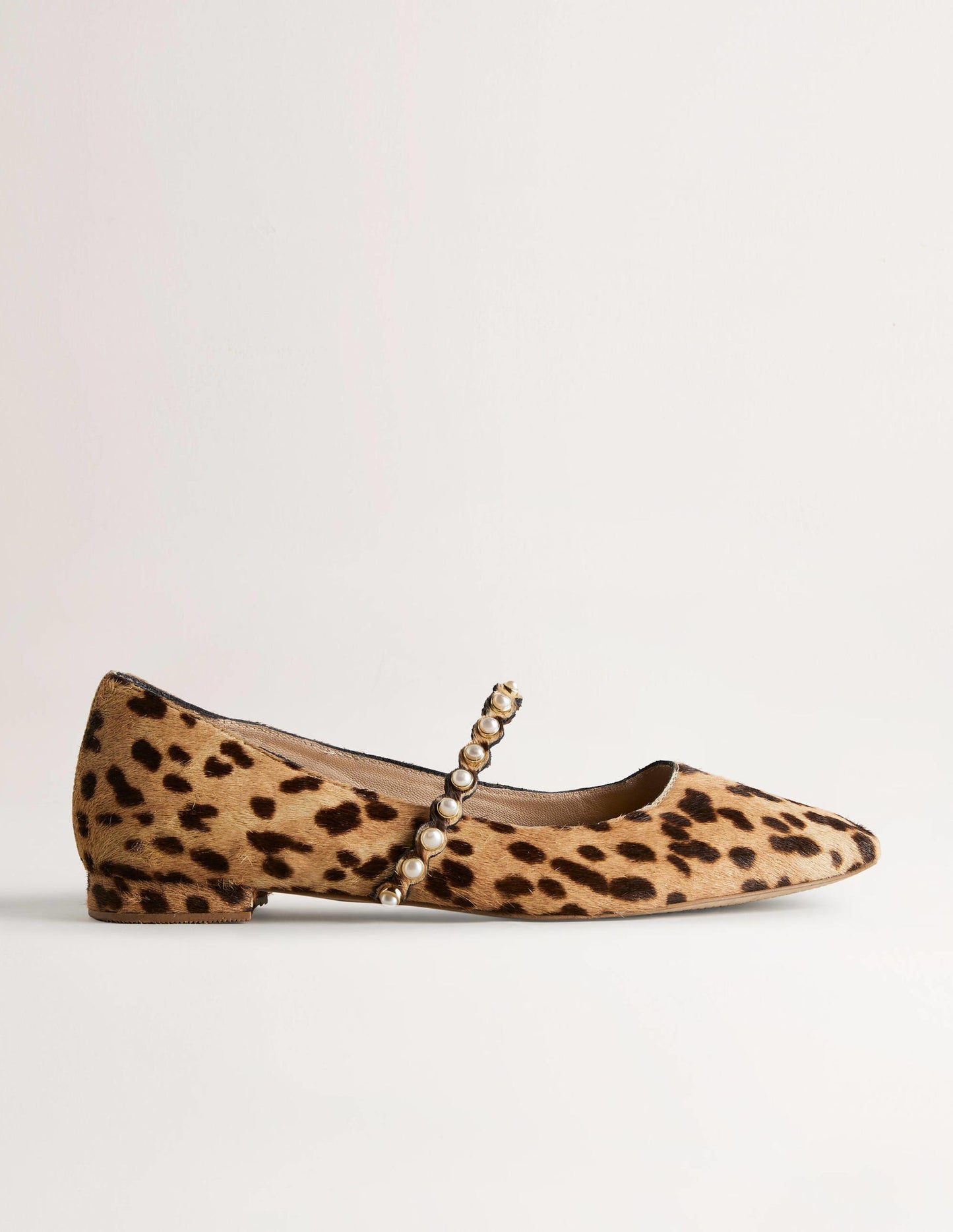 Ballerinas mit Perlenriemen-Gepard