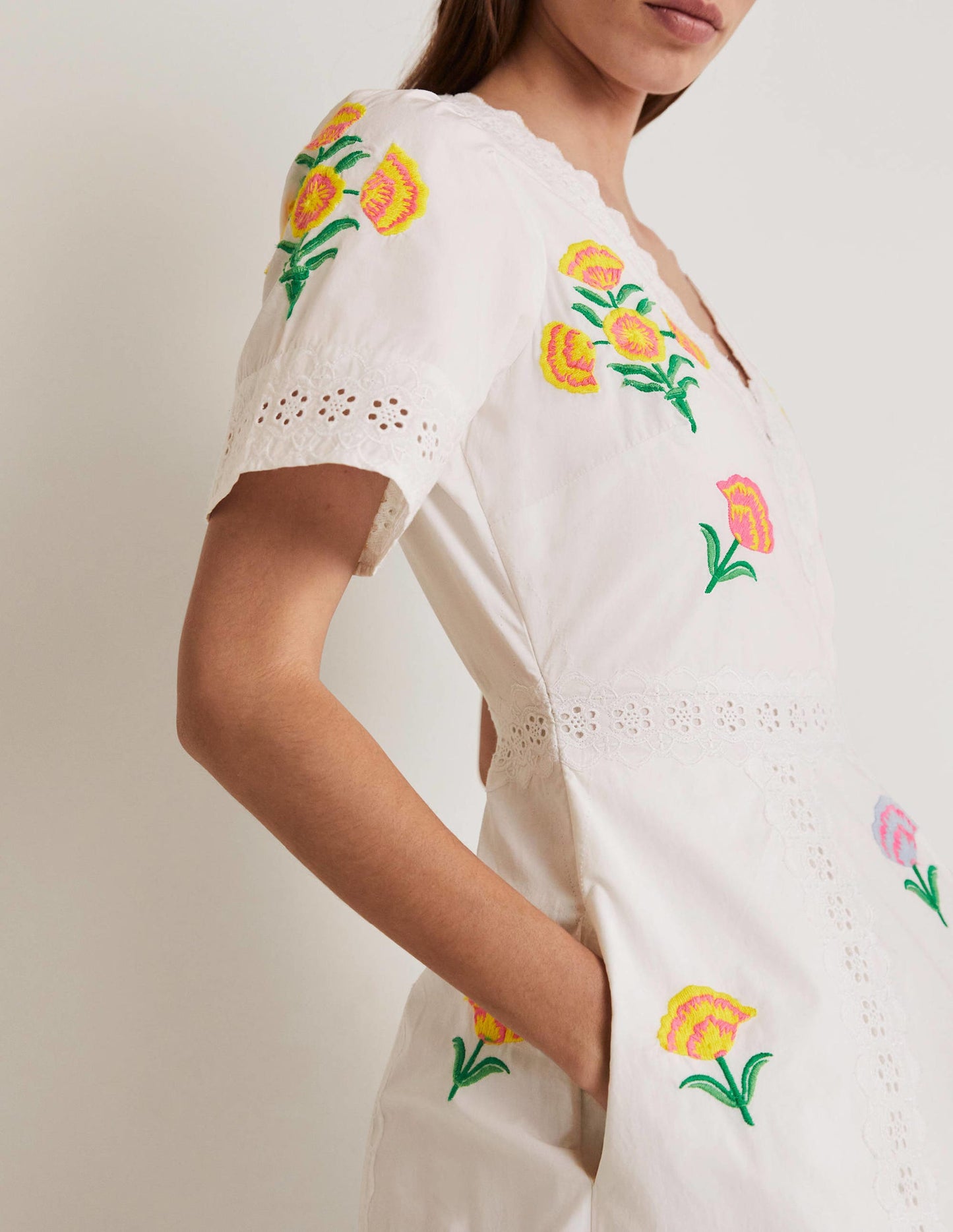Edith Maxikleid mit Stickerei-Naturweiß