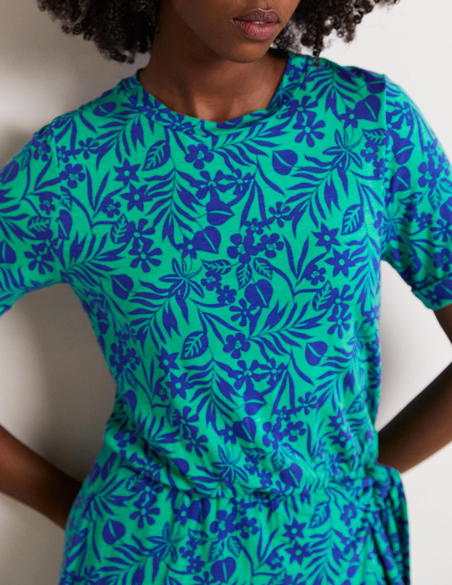 Amanda Jersey-Midikleid-Smaragdgrün, Tropische Blätter