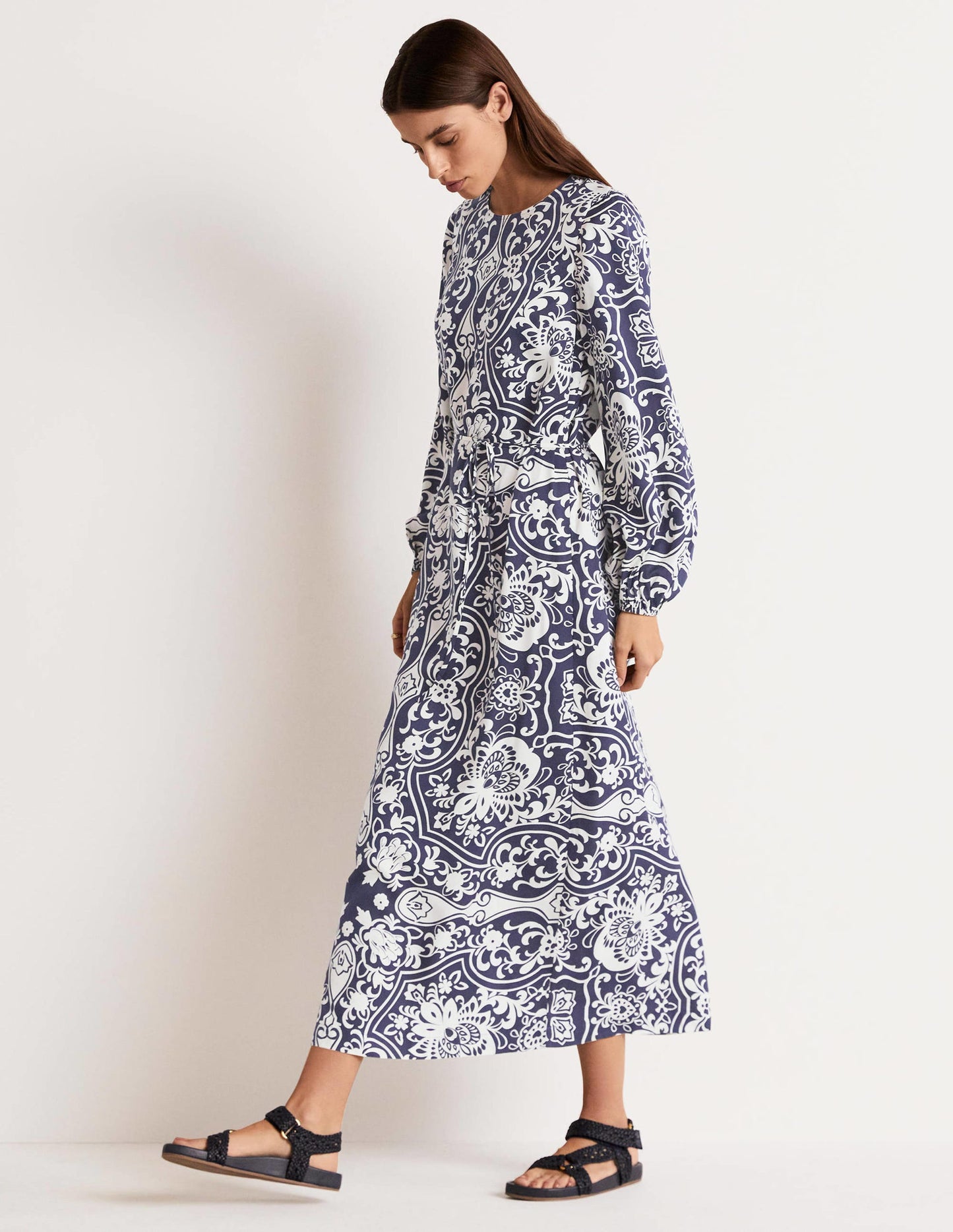 Langärmliges Säulen-Midikleid-Navy, Blütenornamente