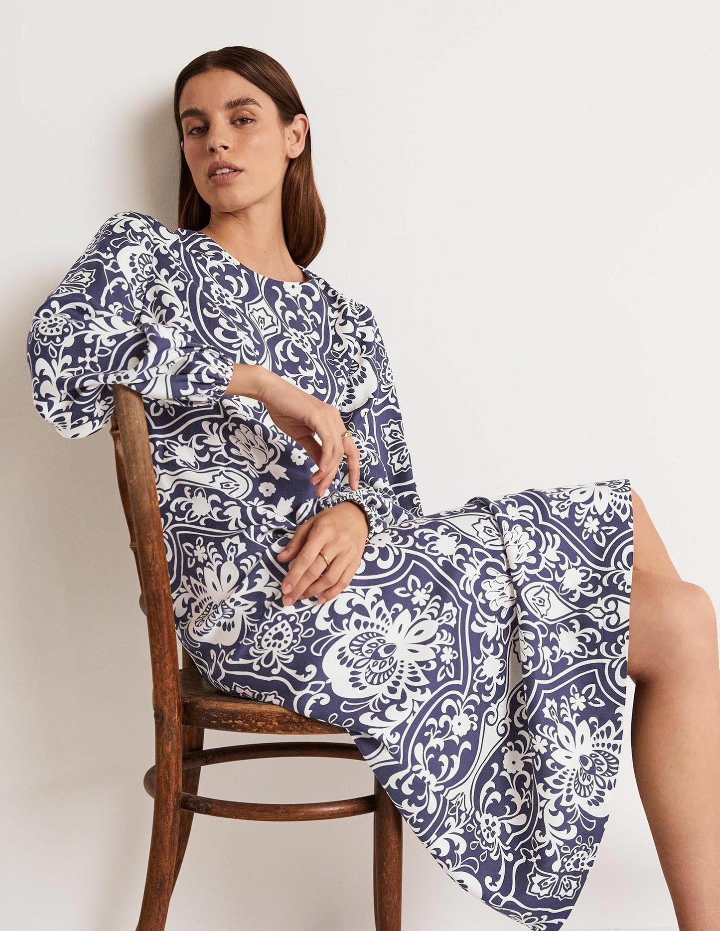 Langärmliges Säulen-Midikleid-Navy, Blütenornamente