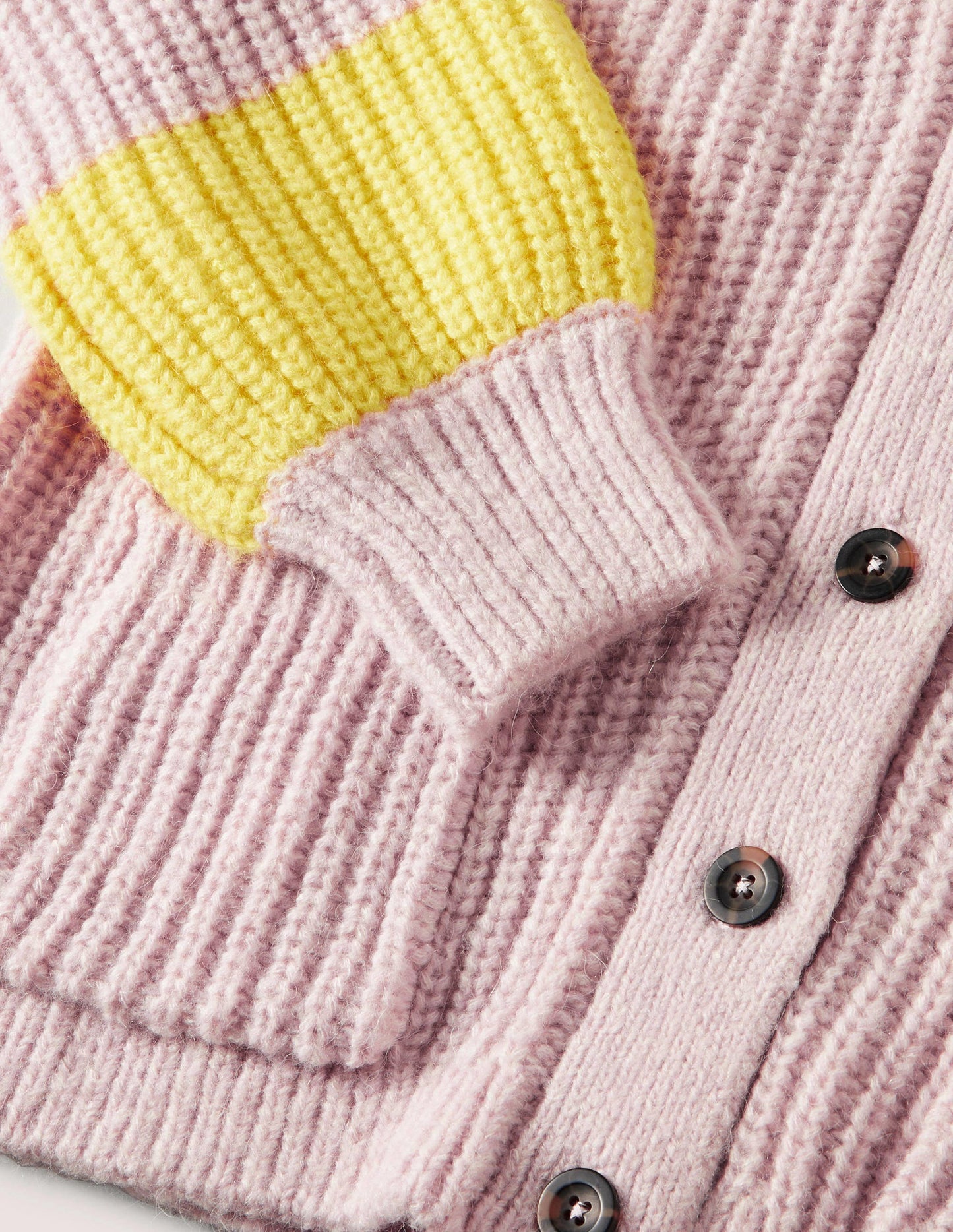 Bequemer Flausch-Cardigan aus Rippstrick-Milchshake-Rosa/Neongelb