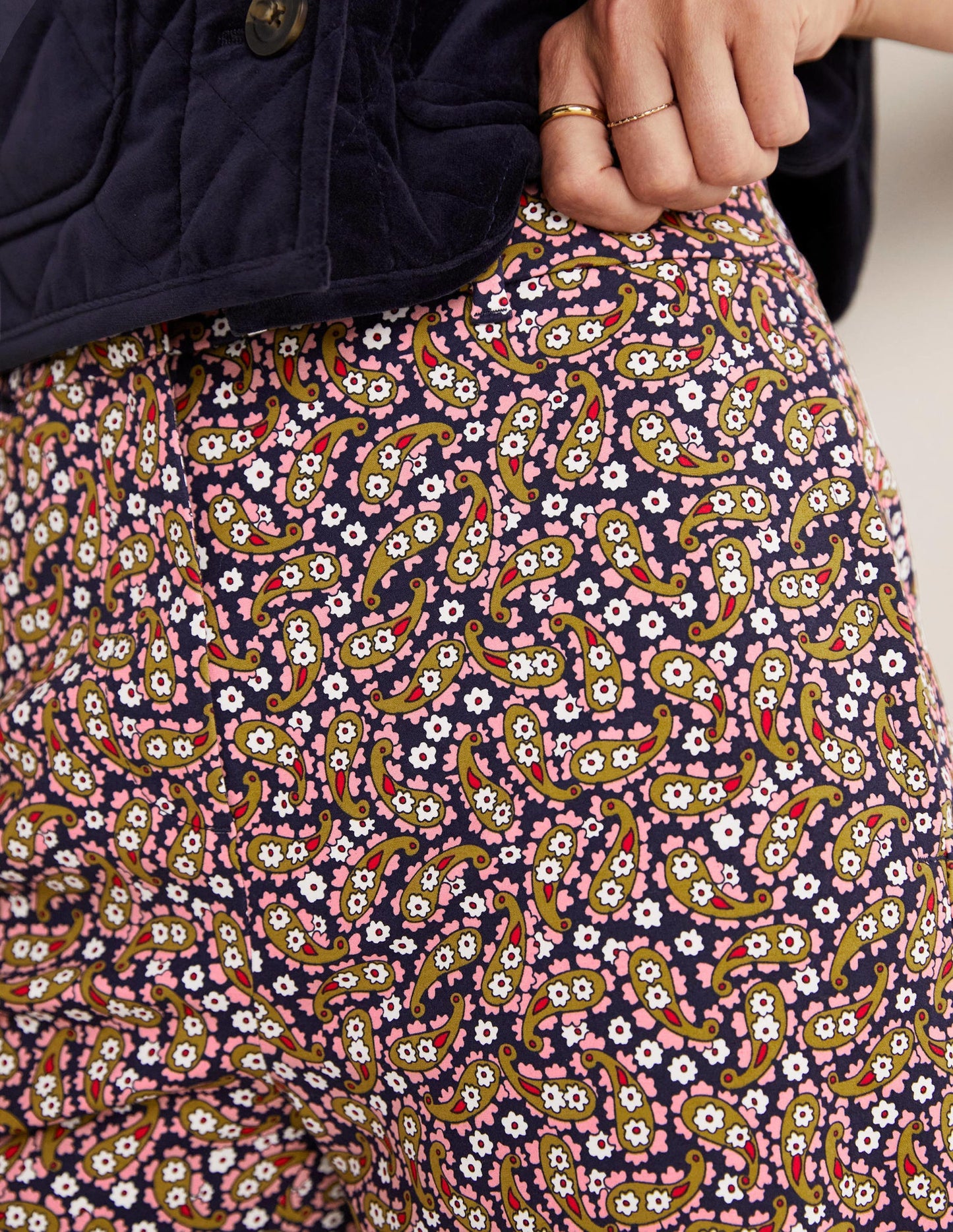 Richmond Hose mit hoher Taille-Citronella, Blütenblätter-Paisleymuster