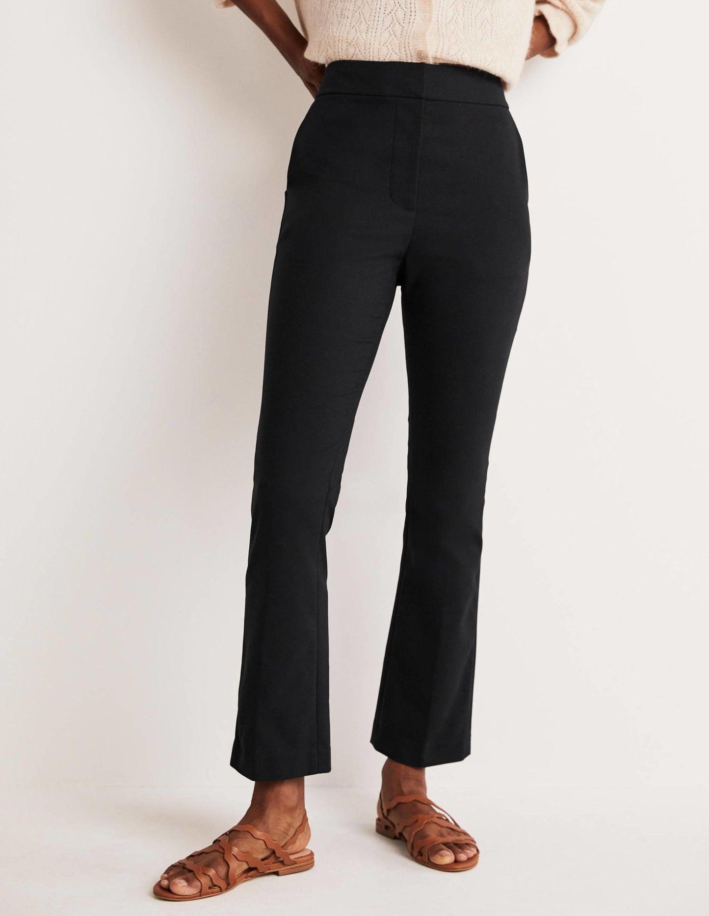 Ausgestellte 7/8-Hose-Schwarz