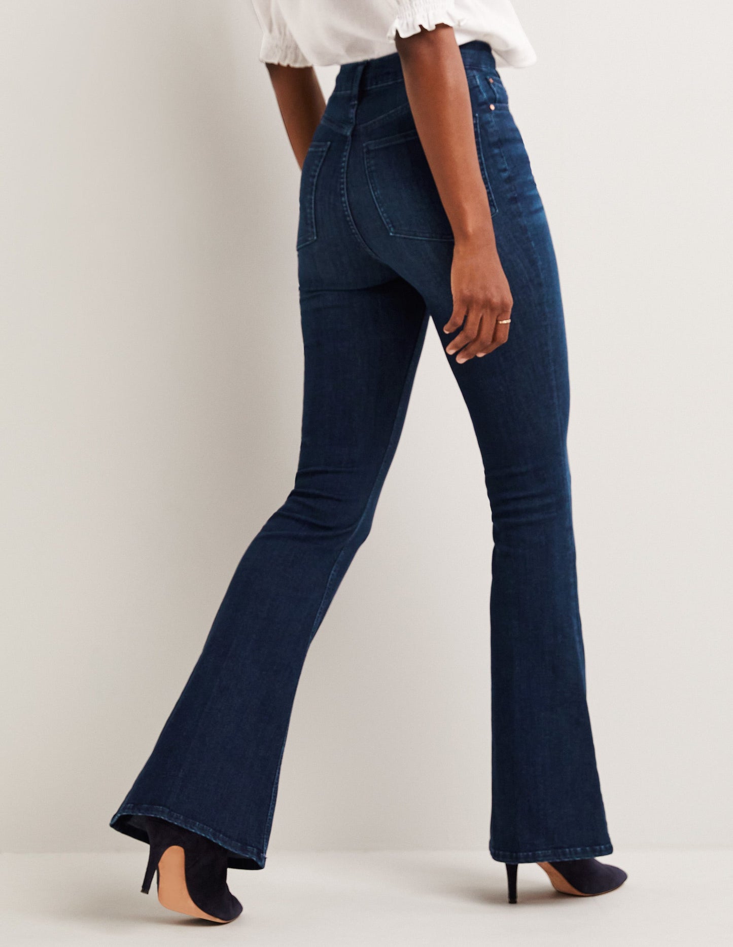 Figurbetonte Jeans mit Schlag und hoher Taille-Dunkles Vintageblau