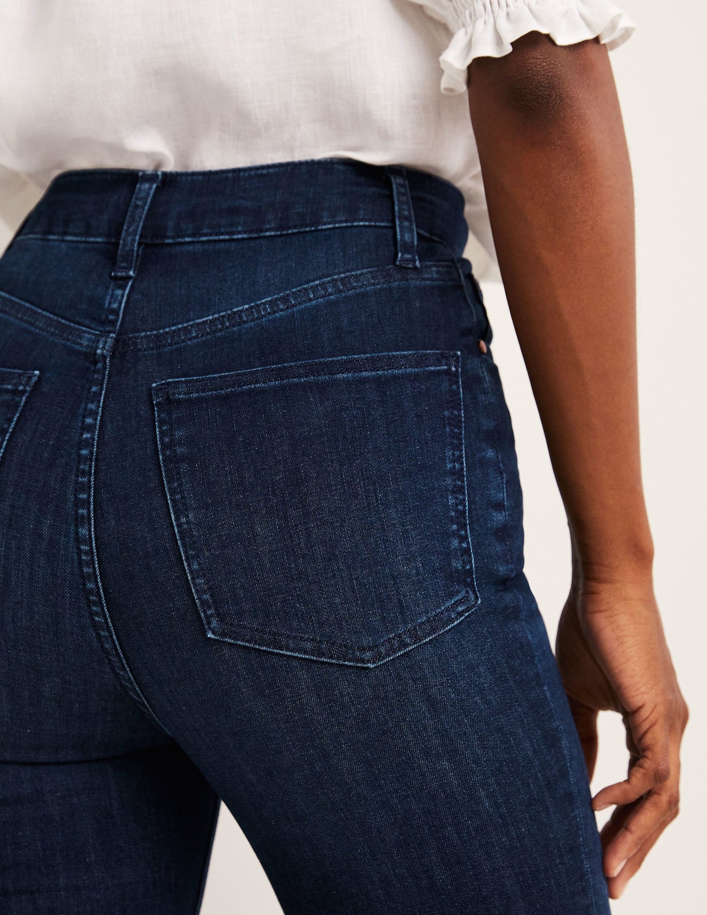 Figurbetonte Jeans mit Schlag und hoher Taille-Dunkles Vintageblau