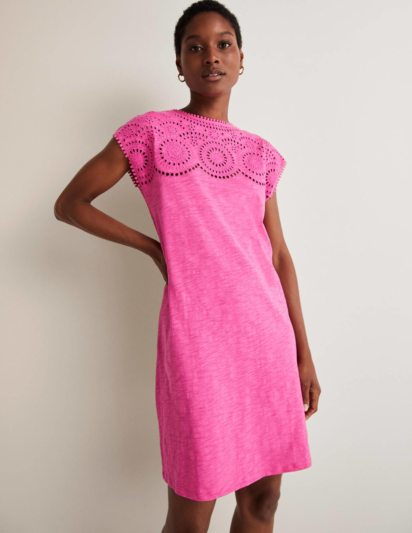 T-Shirt-Kleid aus Jersey mit Lochspitze-Knalliges Stiefmütterchen