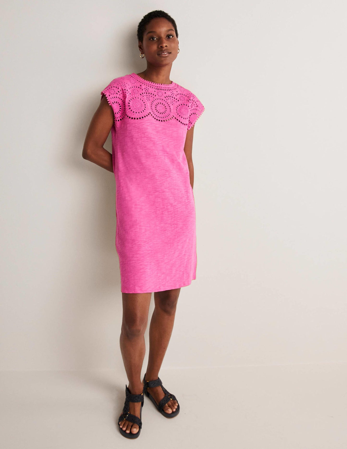T-Shirt-Kleid aus Jersey mit Lochspitze-Knalliges Stiefmütterchen