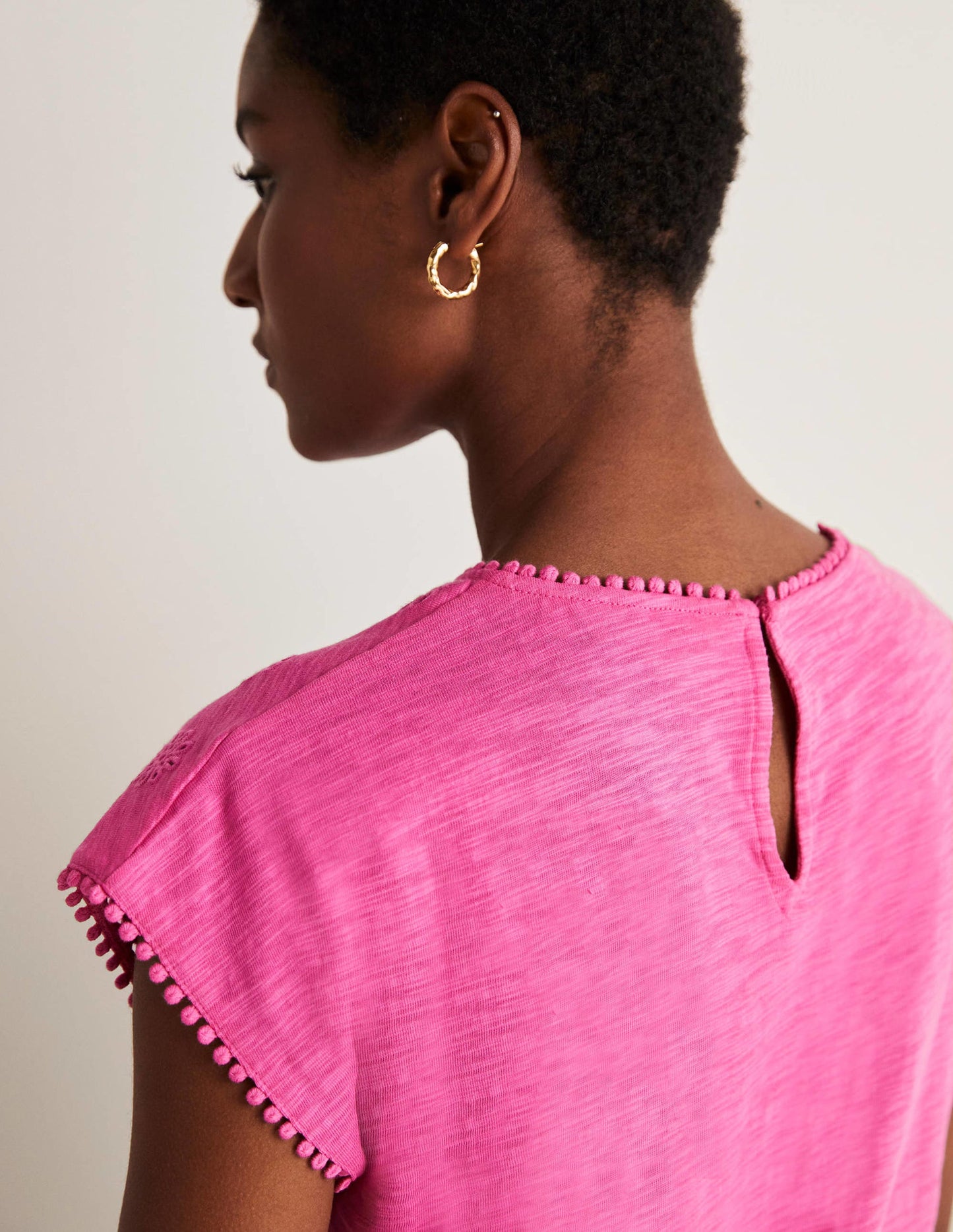 T-Shirt-Kleid aus Jersey mit Lochspitze-Knalliges Stiefmütterchen