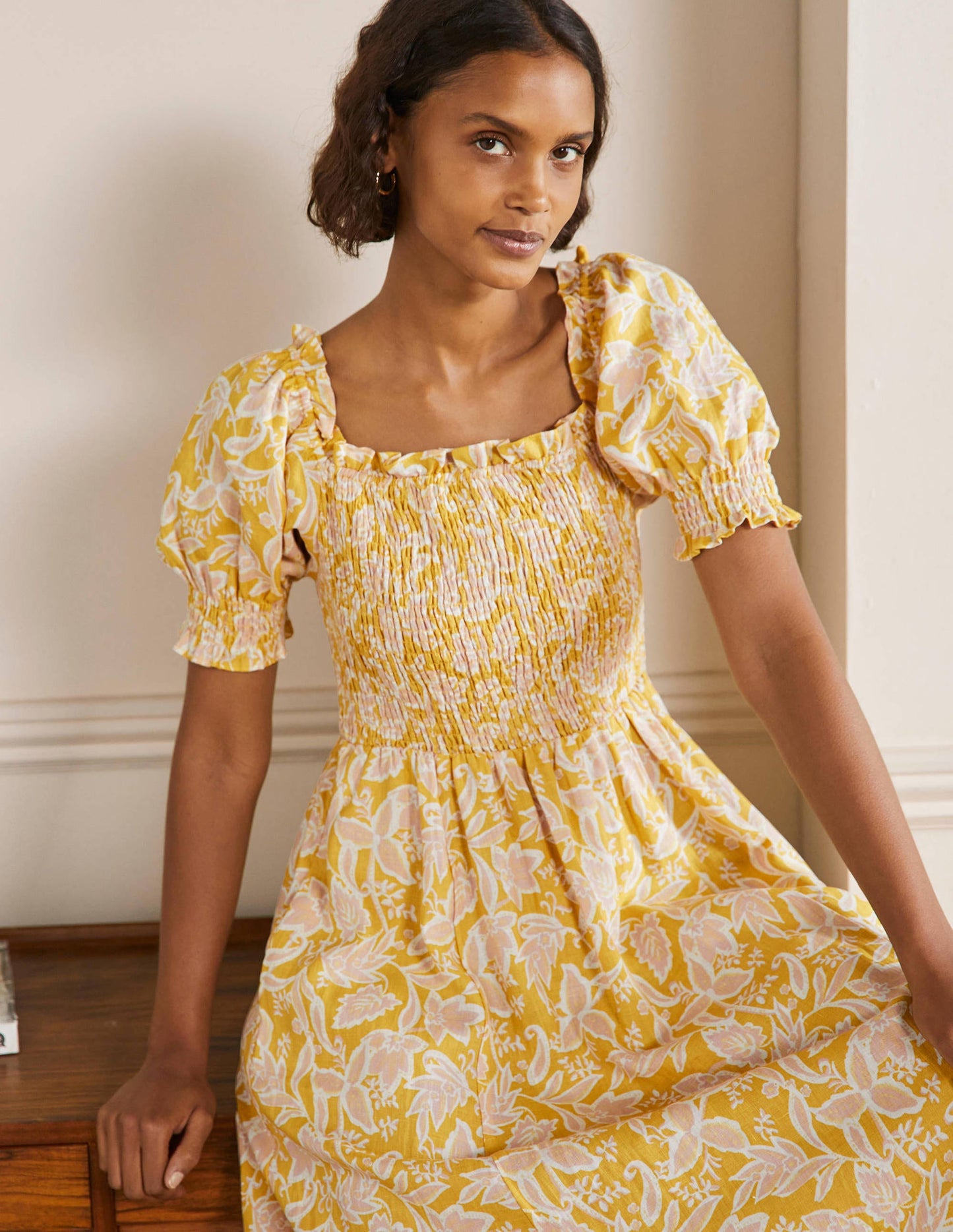 Midikleid mit gesmoktem Oberteil-Buttergelb, Wildblumen