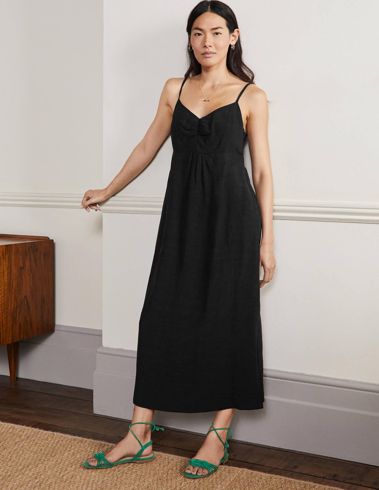 Midikleid mit Trägern-Schwarz